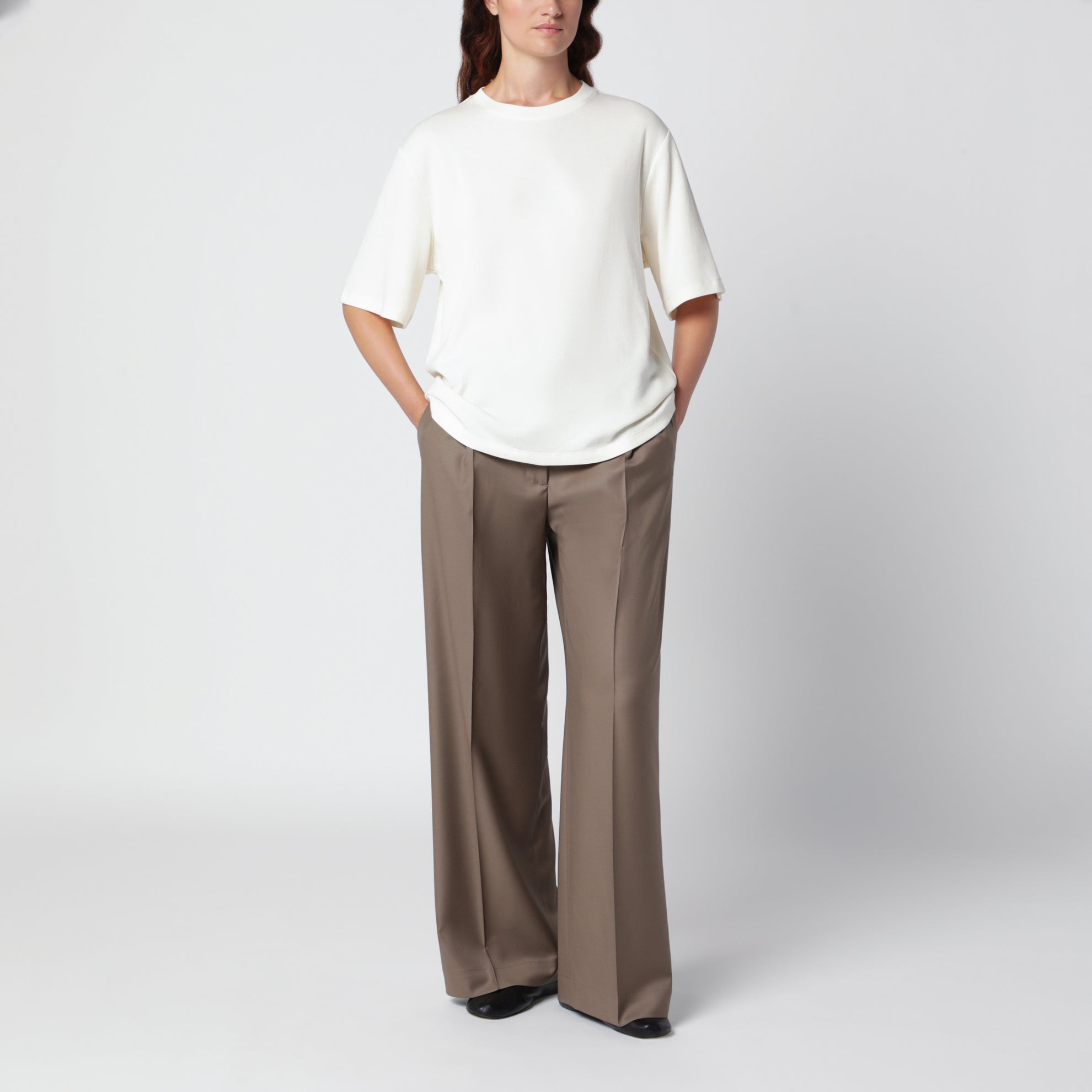 Pantaloni a gamba larga in lana vergine marroni