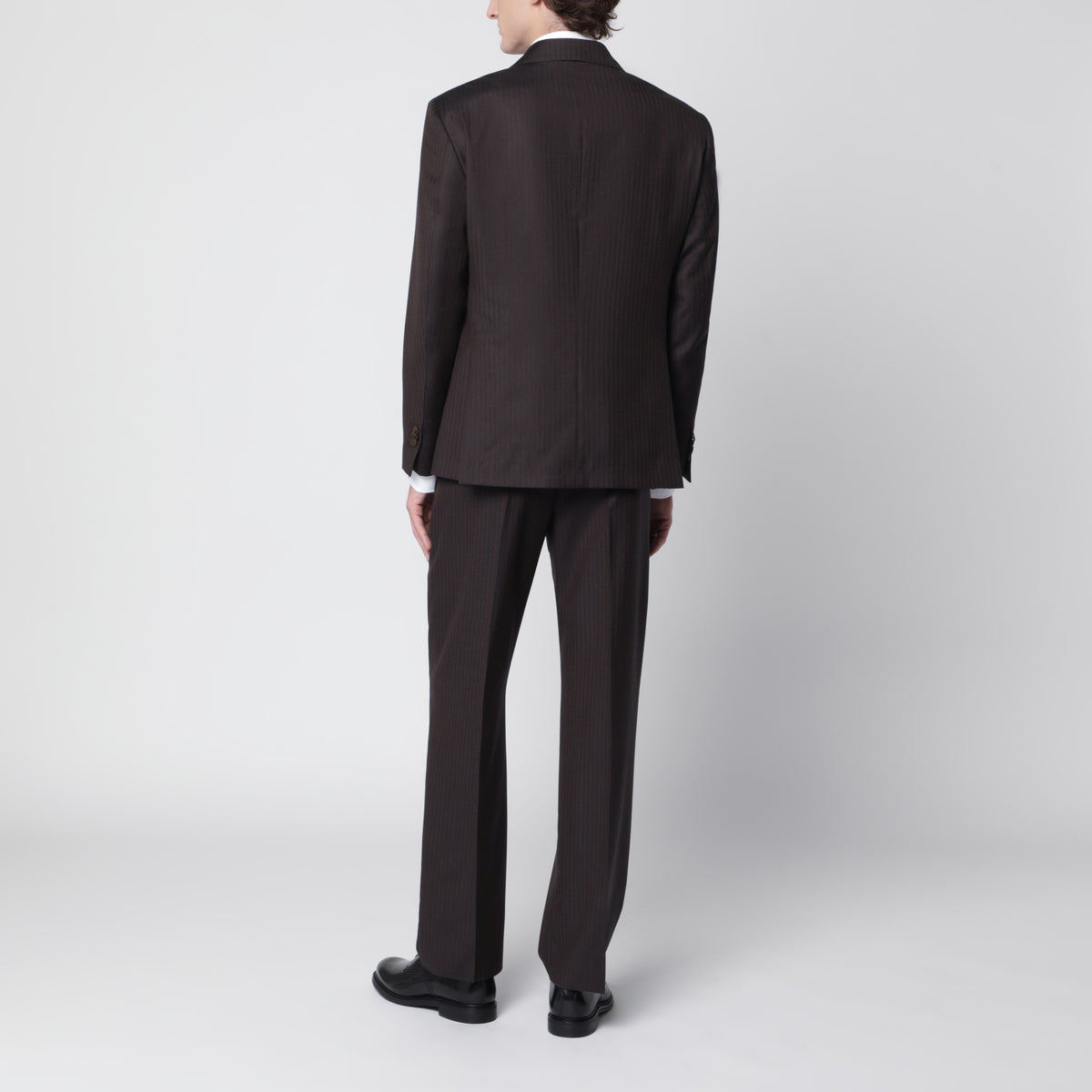 Brown double-breasted suit in wool