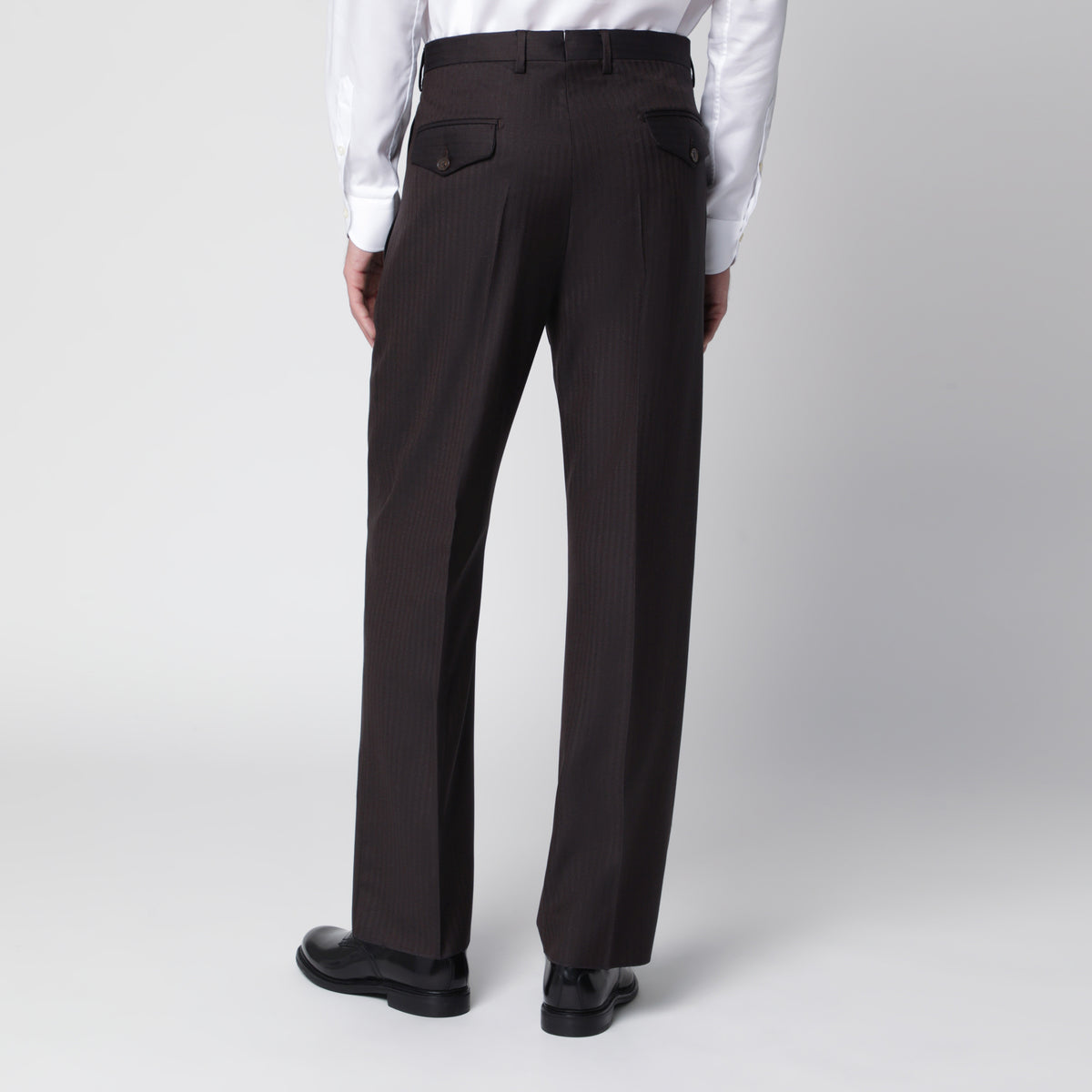 Brown double-breasted suit in wool