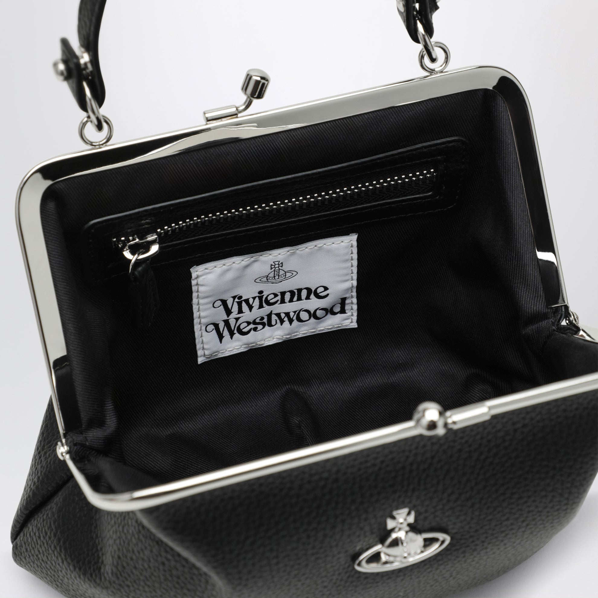 Granny Frame Bag in black grained PU