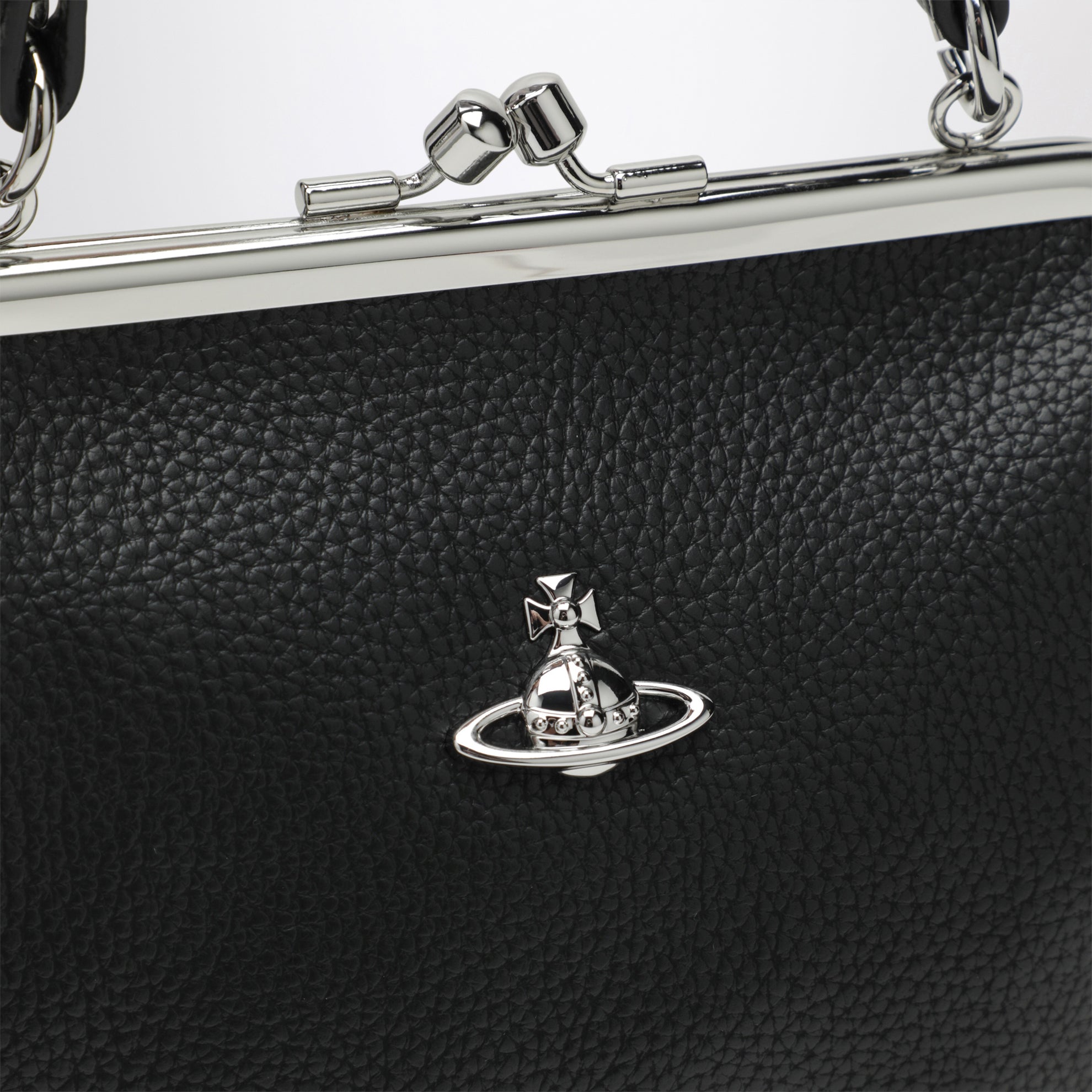 Granny Frame Bag in black grained PU
