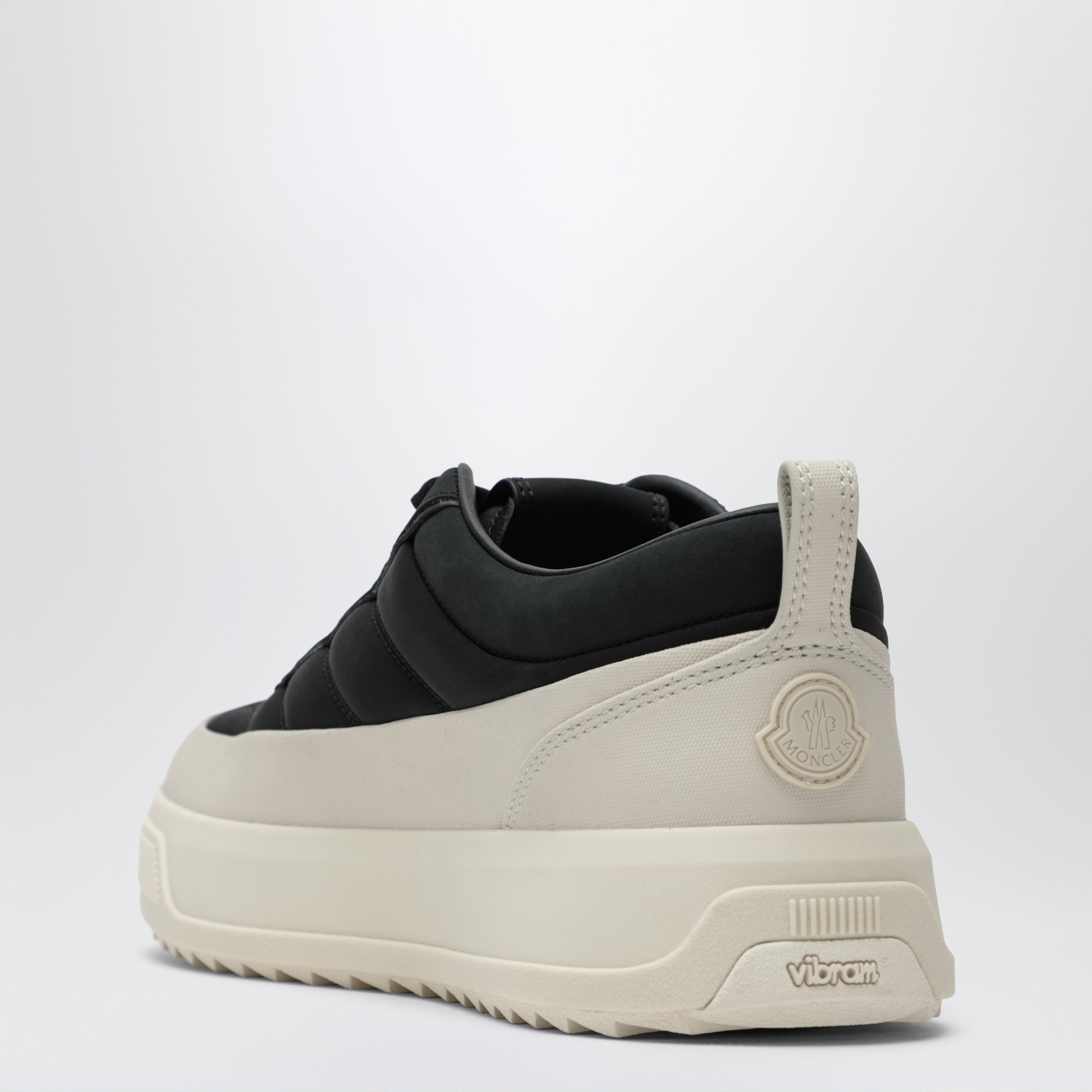 Baskets Altive en nubuck et daim noires