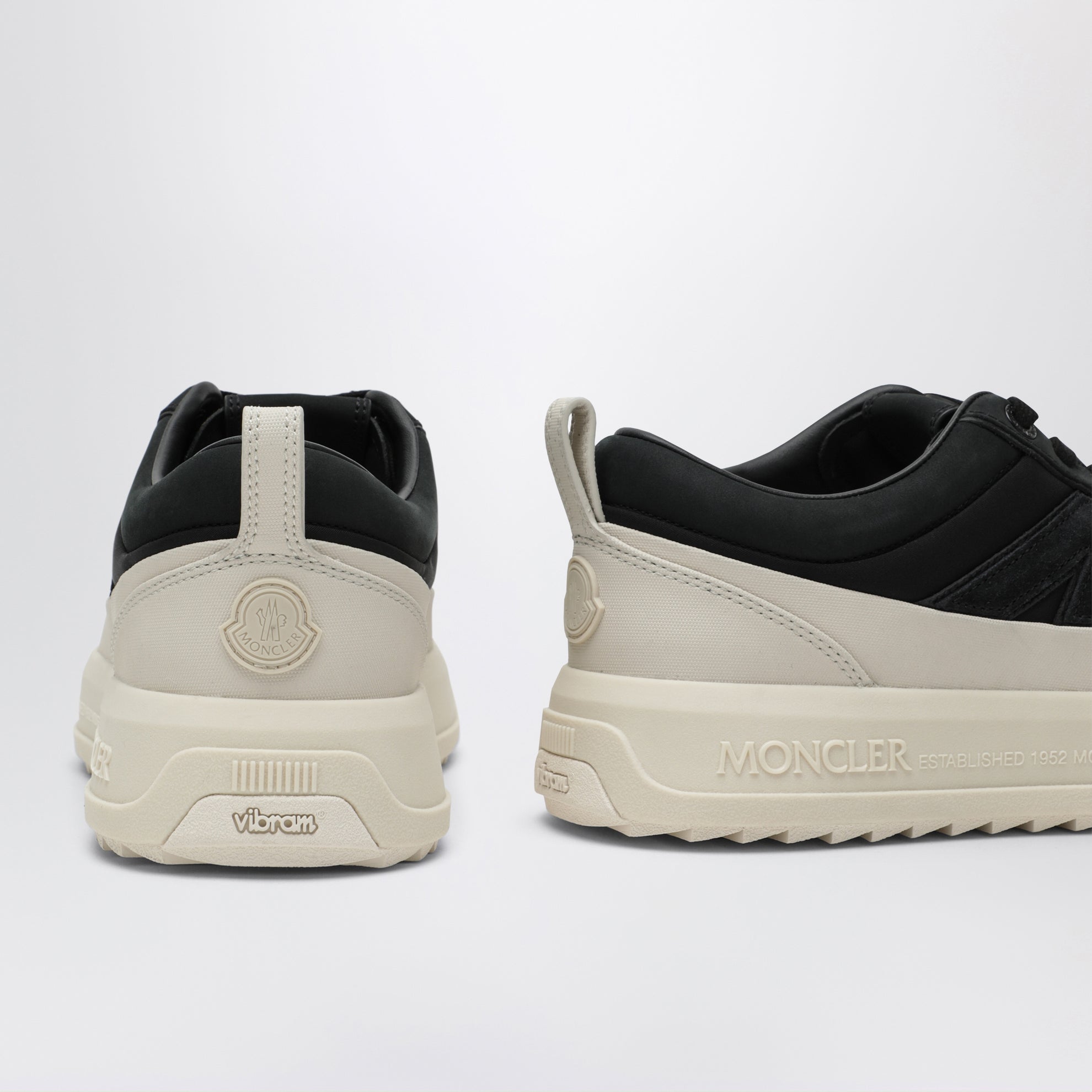 Baskets Altive en nubuck et daim noires