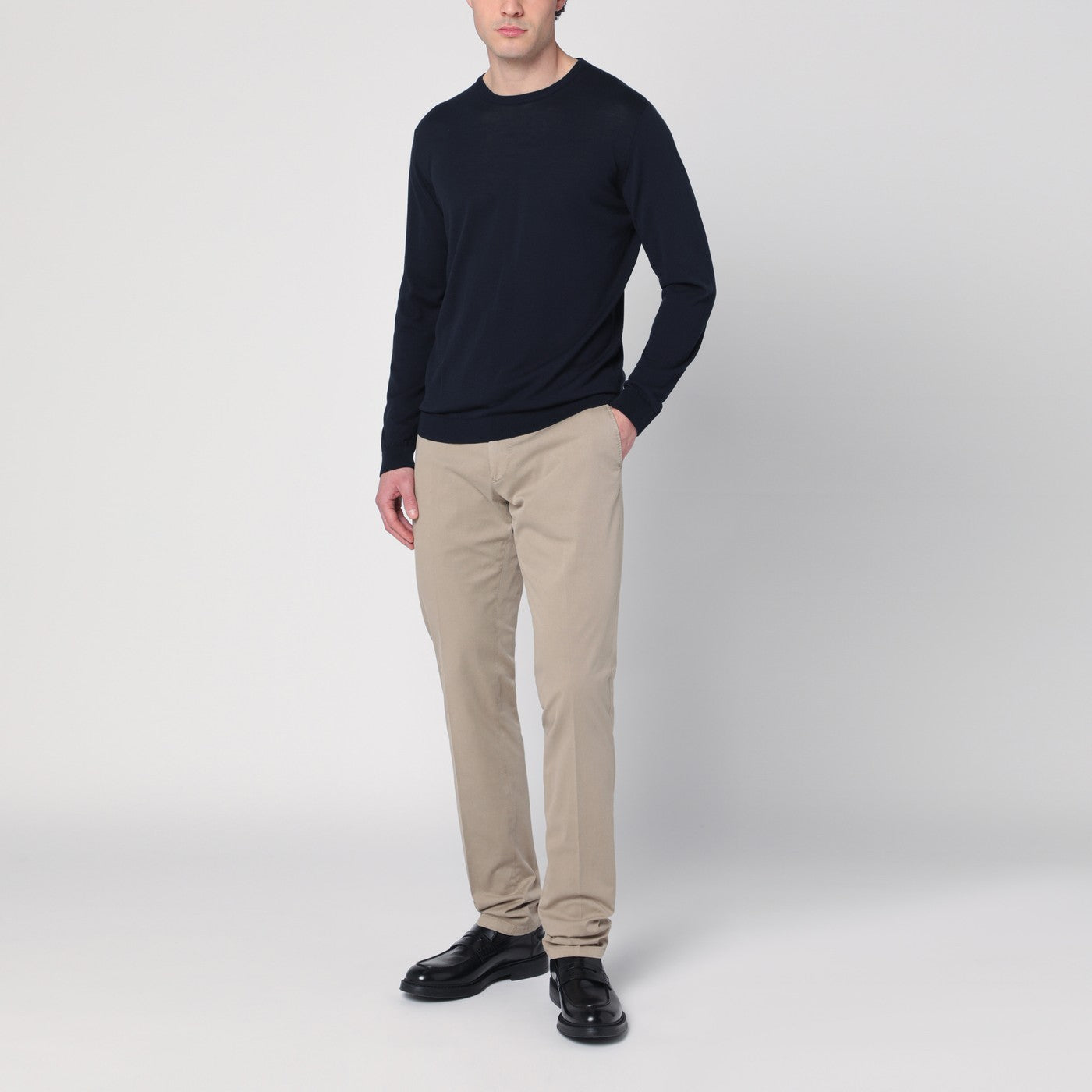 Beige trousers in cotton