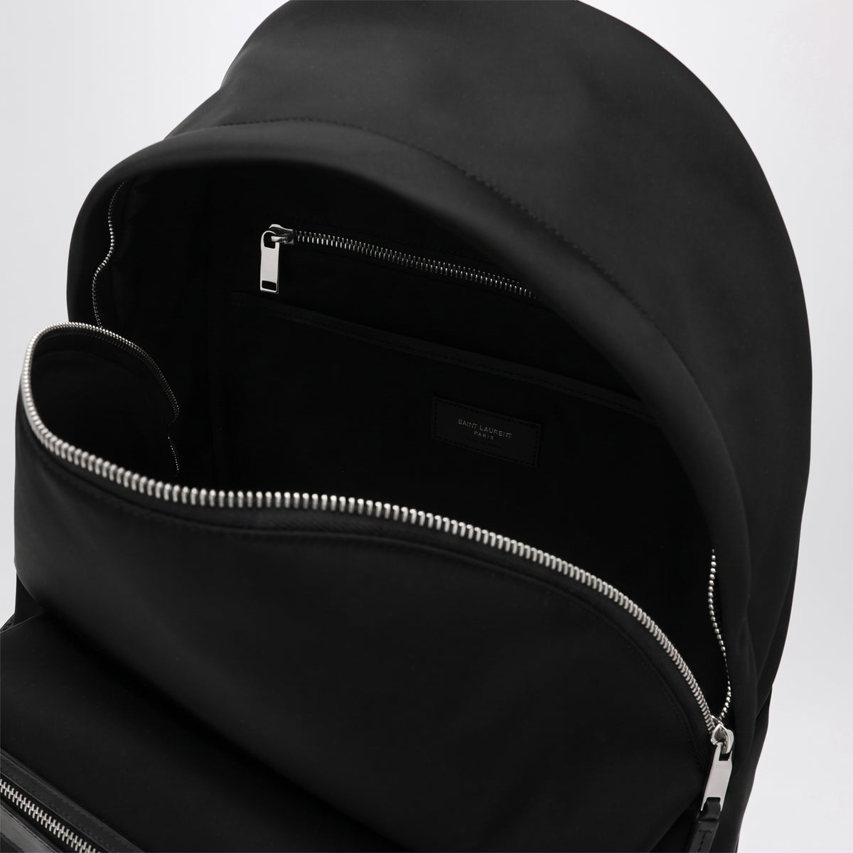 Sac à dos en cuir et nylon noir