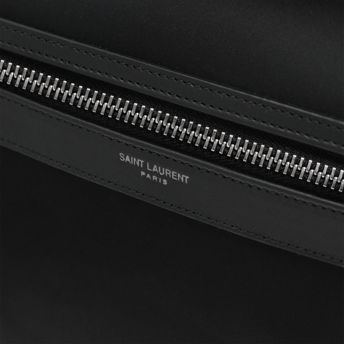 Sac à dos en cuir et nylon noir