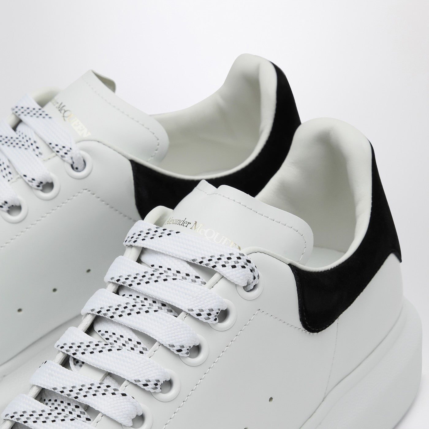 Sneakers Oversize bianca e nera