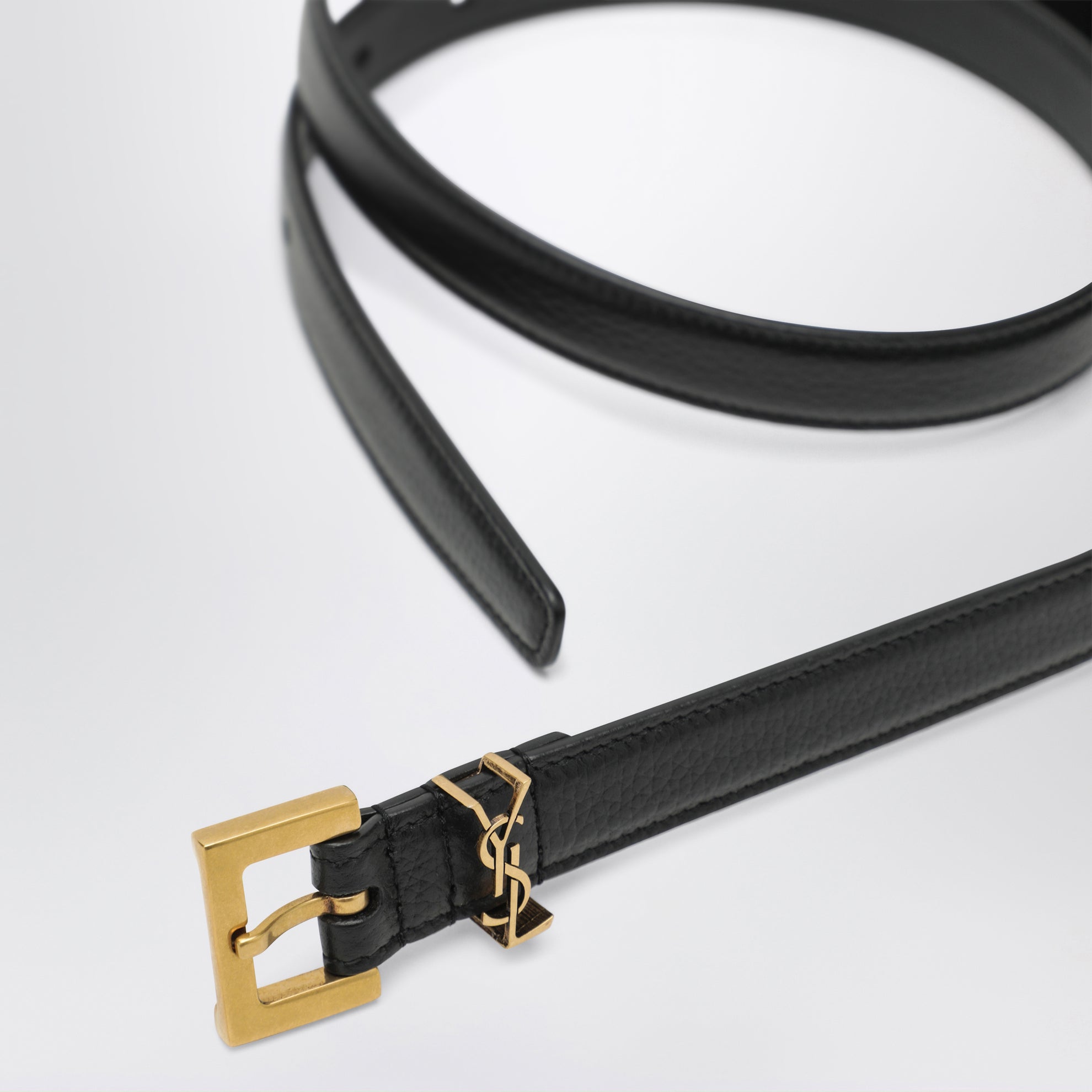 Ceinture fine Cassandre en cuir grainé noir