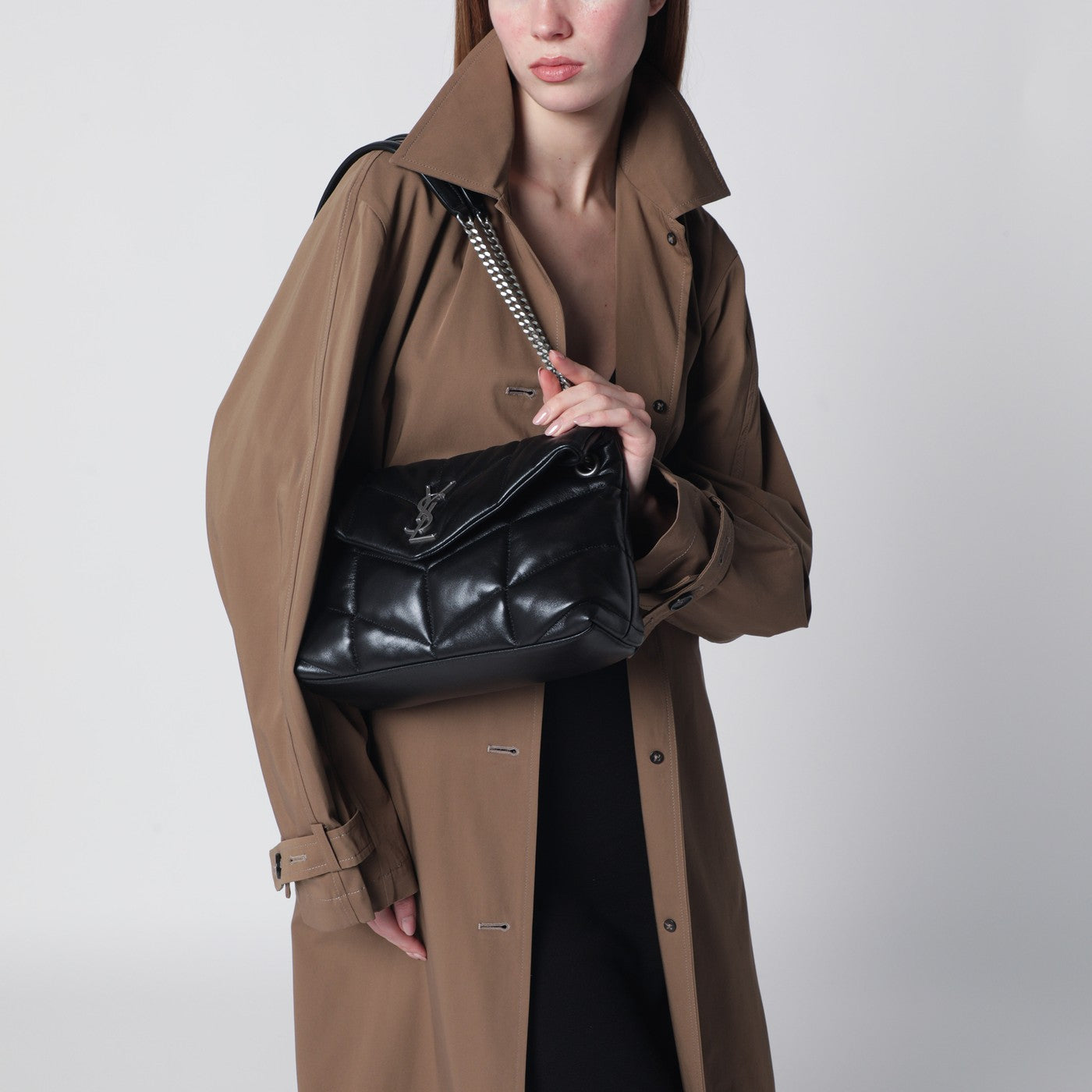 Kleine schwarze Loulou Puffer Tasche