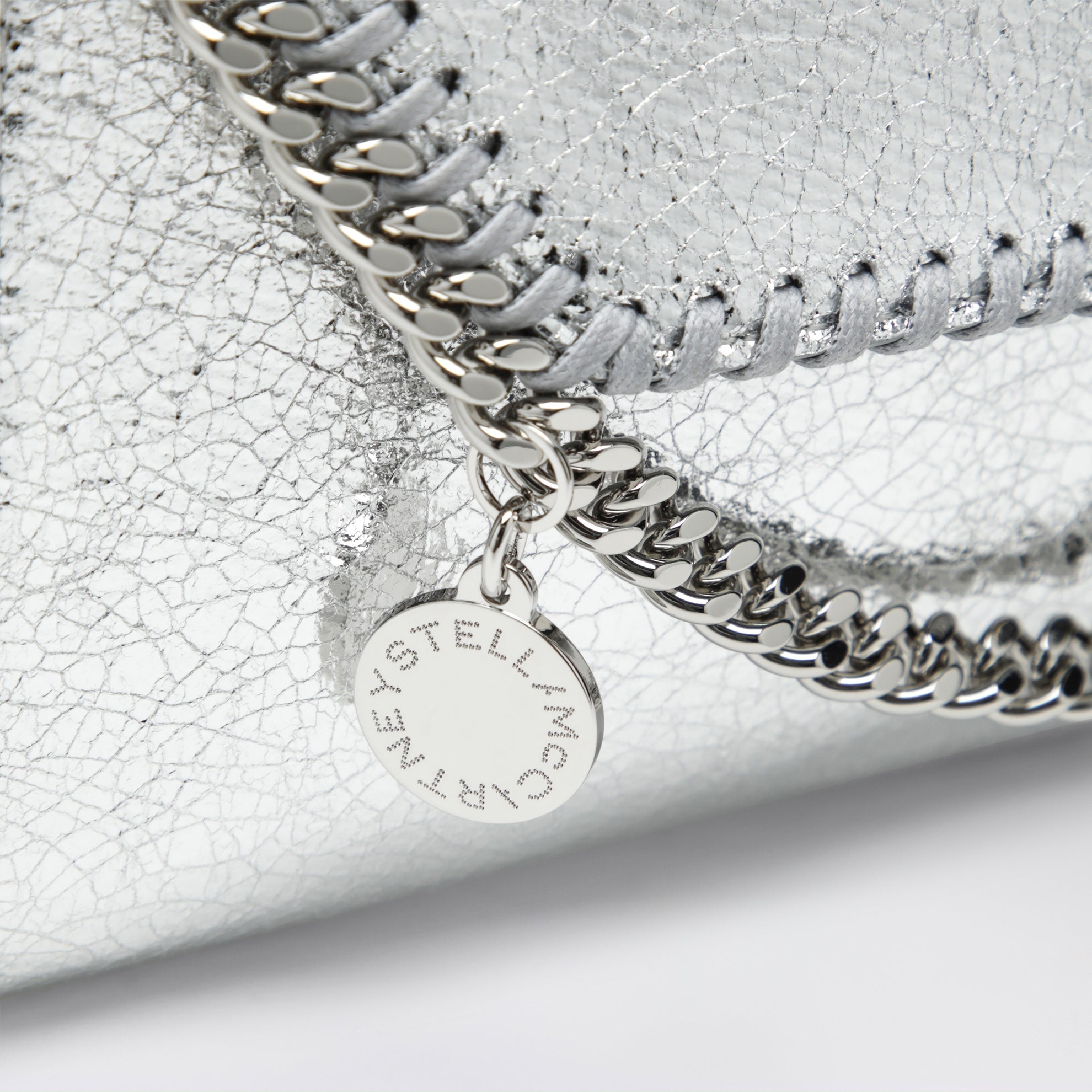 Falabella Umhänge-Geldbörsentasche in Metallic-Silber
