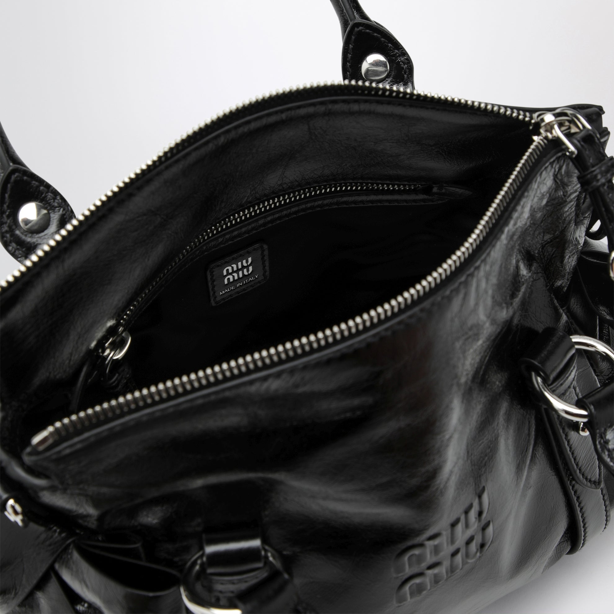 Borsa a mano media in pelle lucida nera