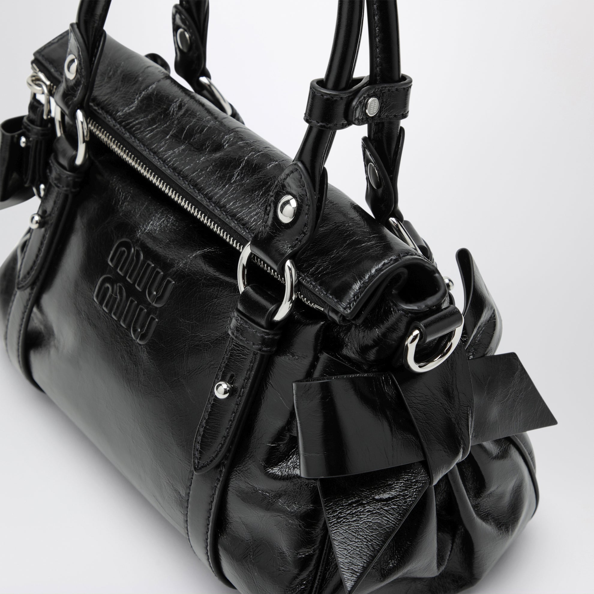 Borsa a mano media in pelle lucida nera