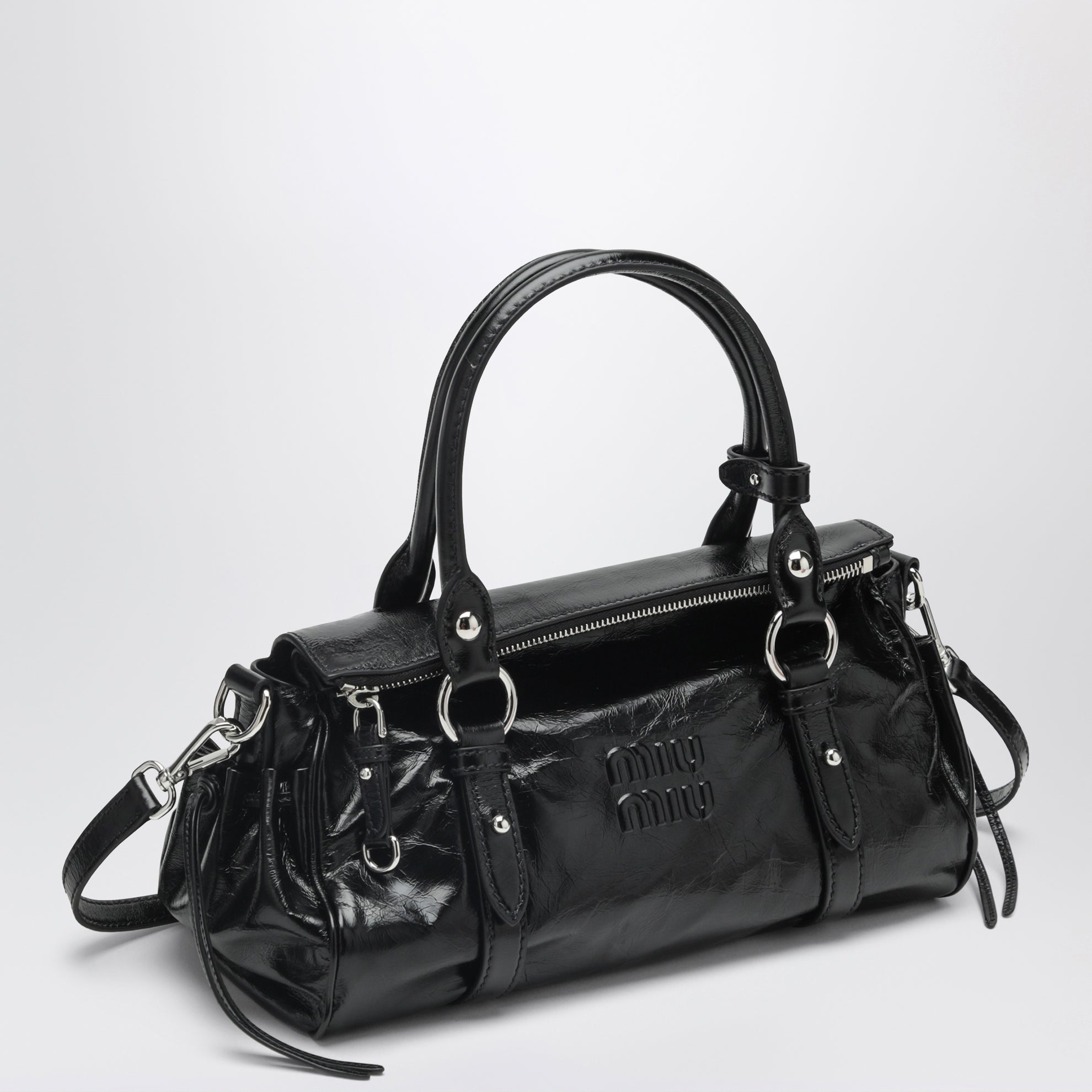 sac à main en cuir noir brillant