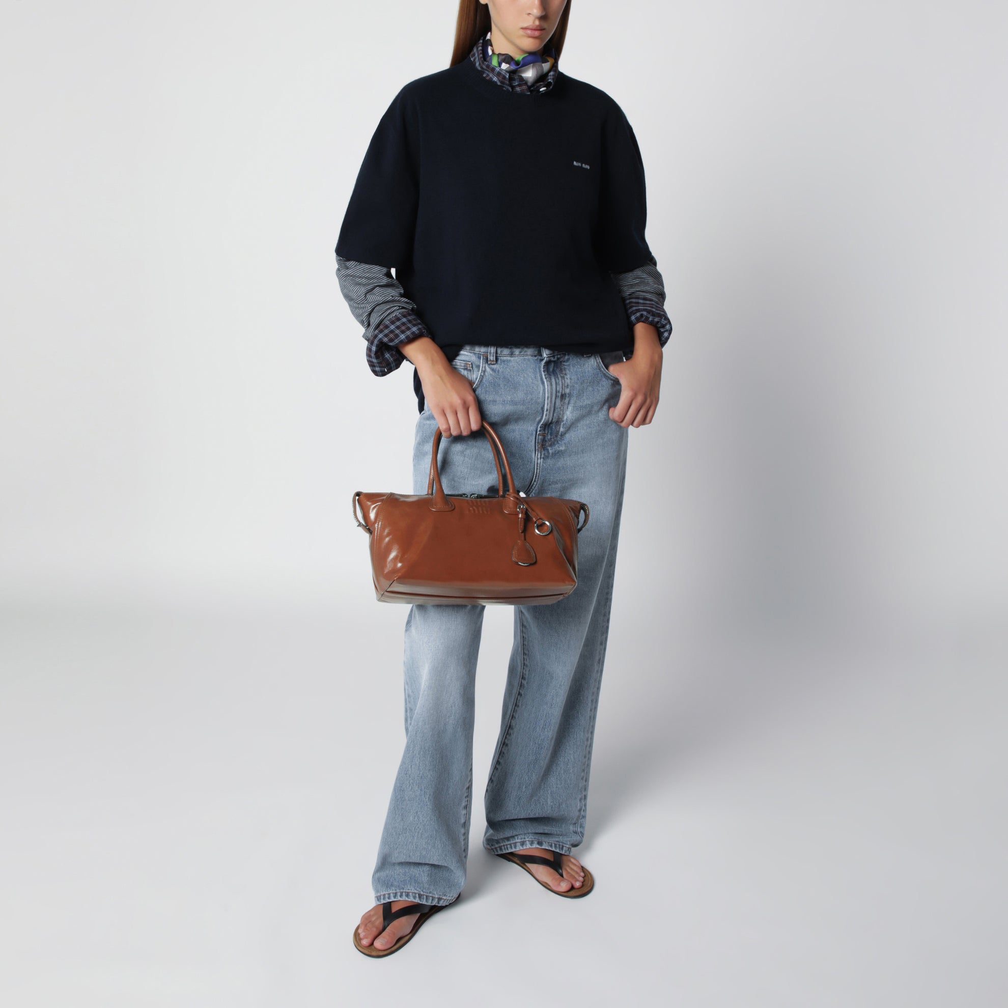 Borsa a mano in pelle lucida marrone