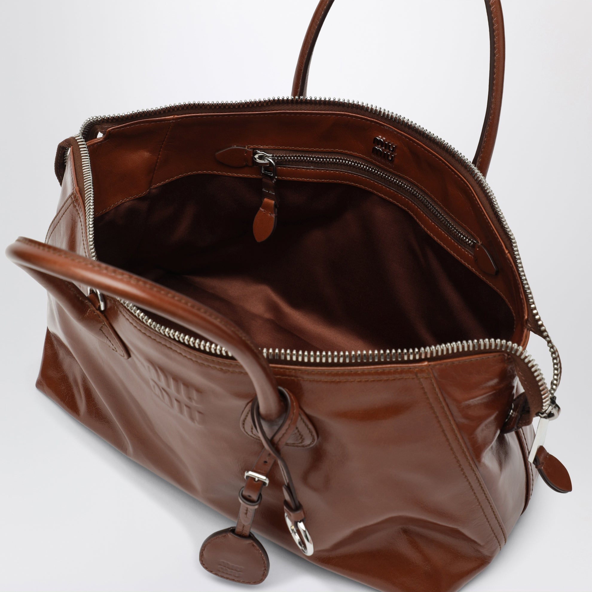 Borsa a mano in pelle lucida marrone