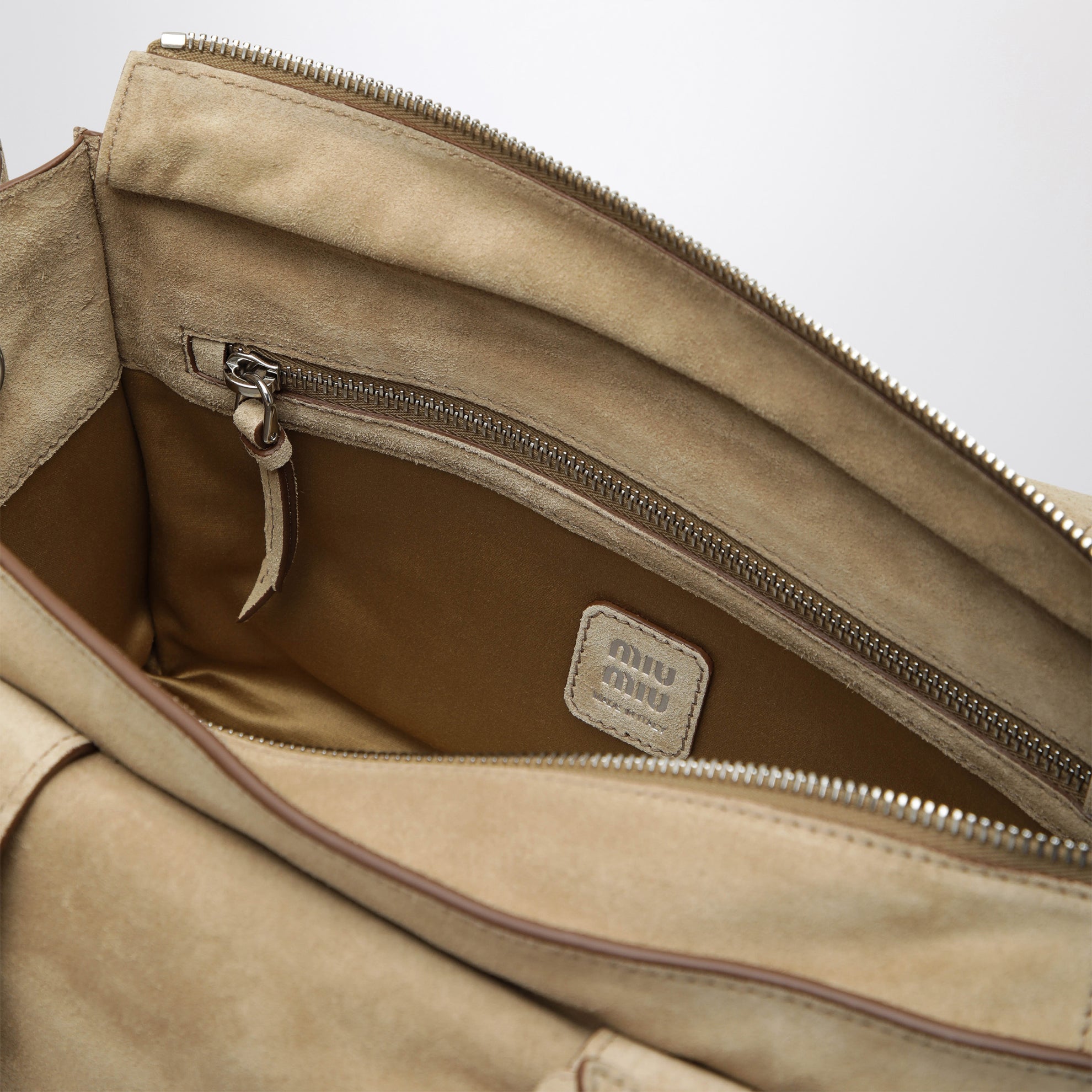 Borsa bauletto Utilitaire écru in suede