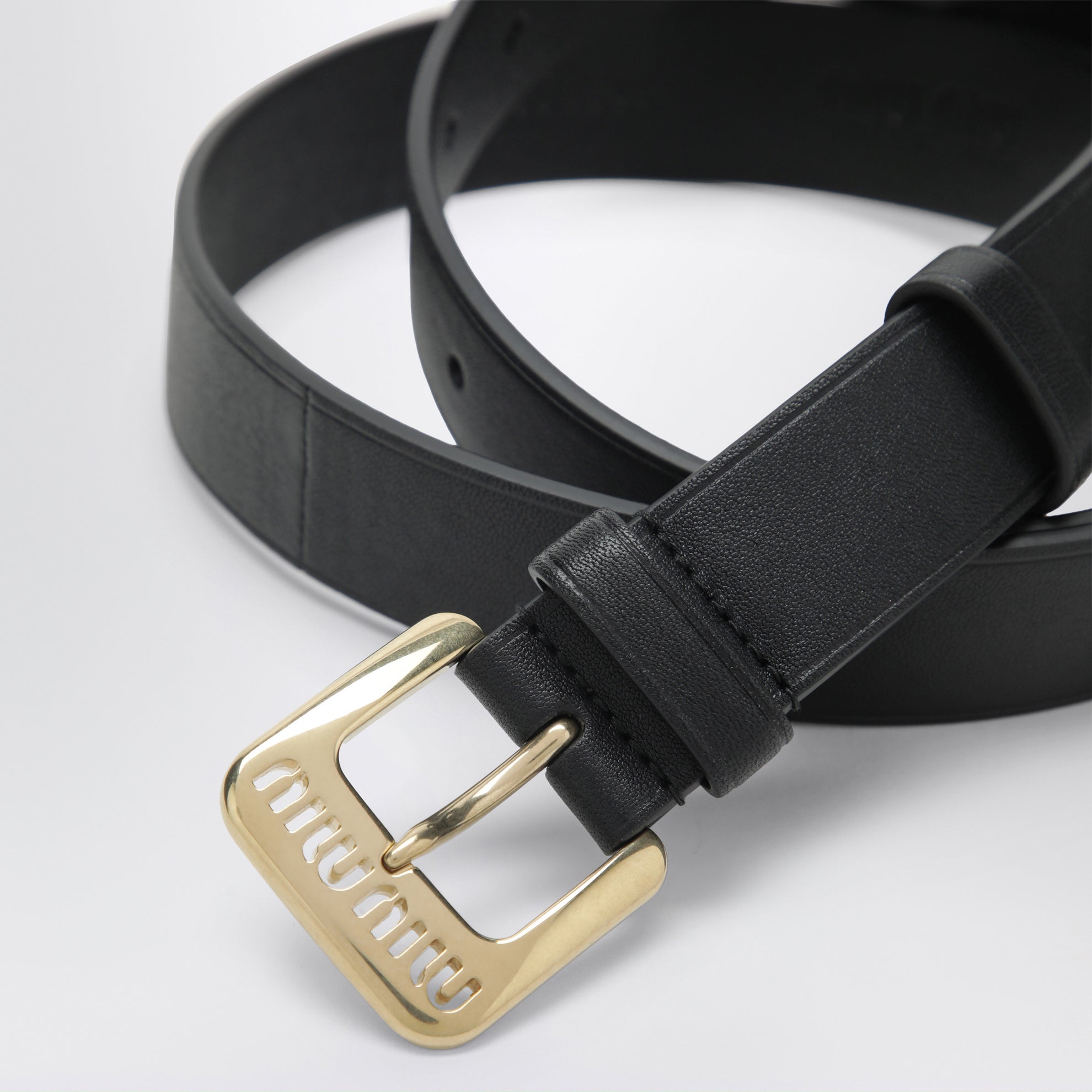 Ceinture noire en cuir avec boucle logotée
