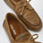 Chaussures bateau marron en cuir avec broderie