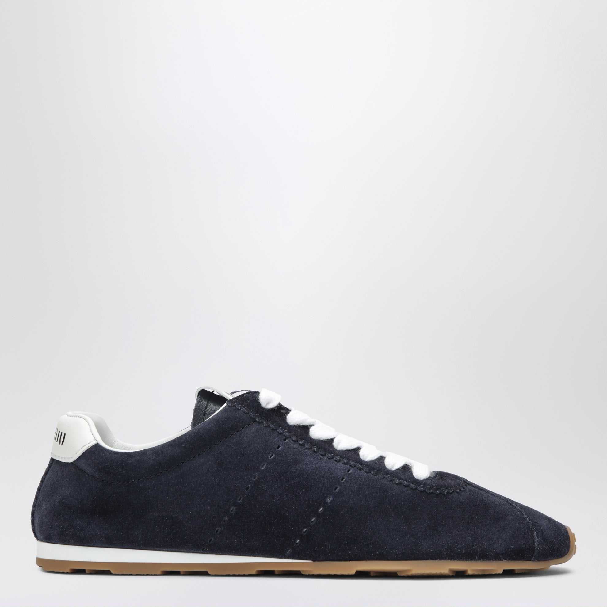 Baskets en daim bleu plume