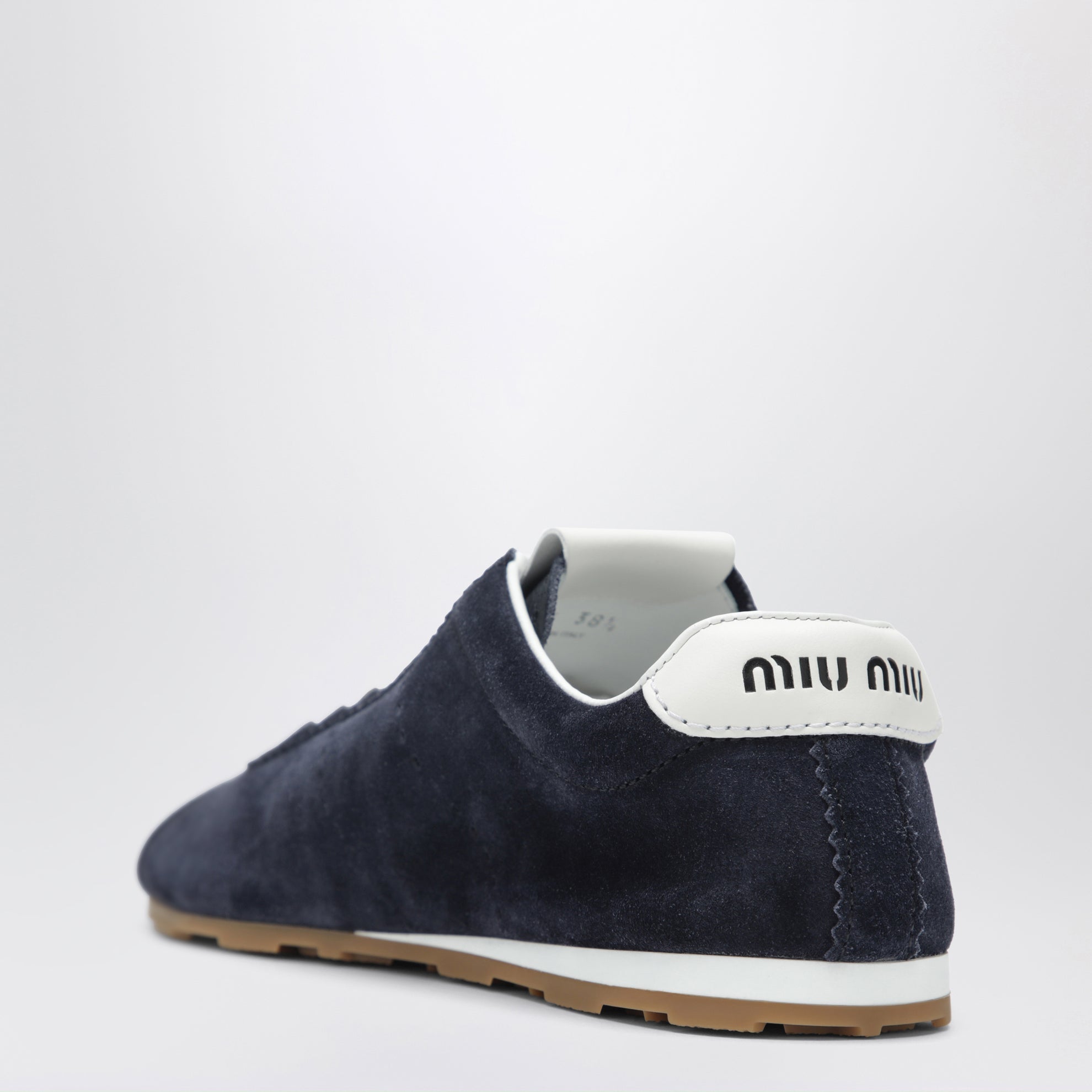 Baskets en daim bleu plume
