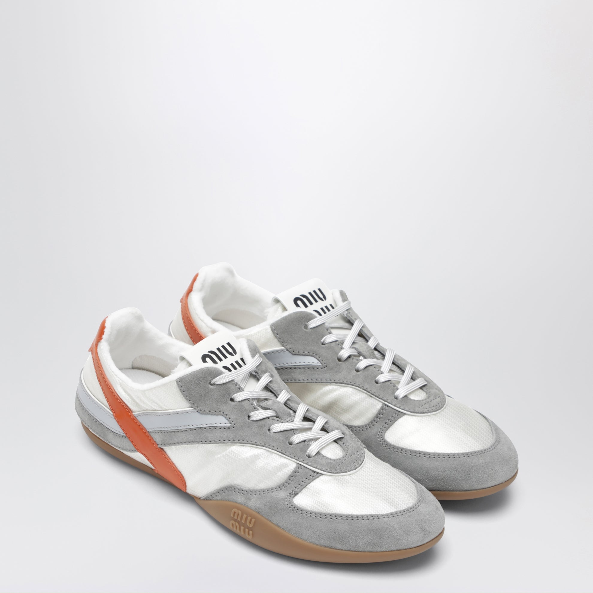Gymnasium sneakers in Talc/Papaya in technical fabric and suede