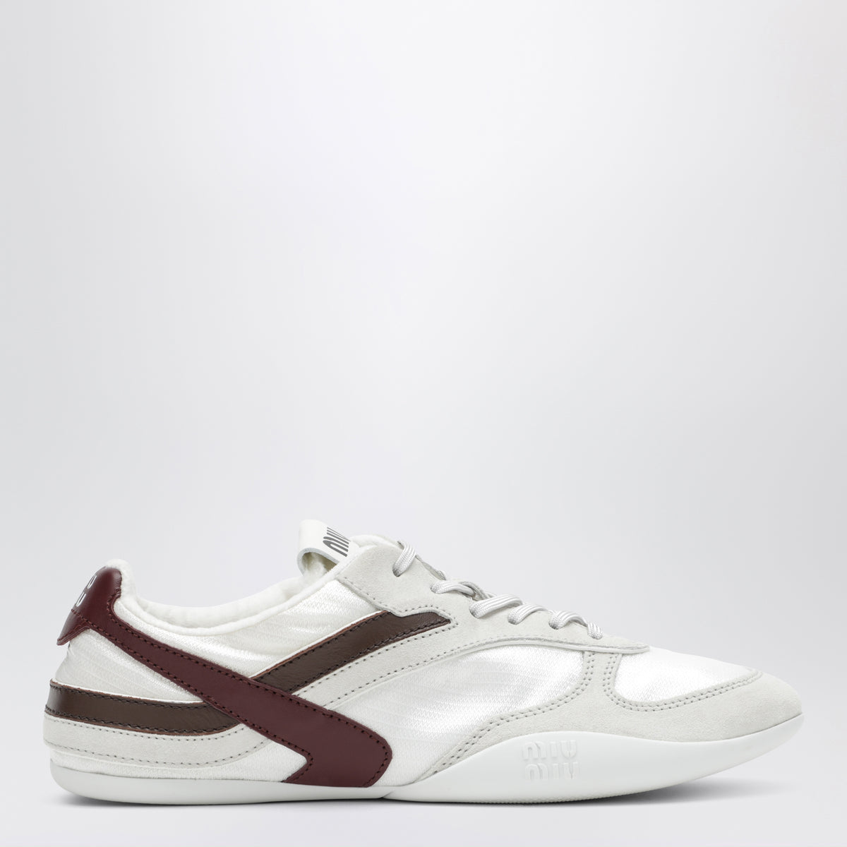 Gymnasium sneakers in white and amaranth in technical fabric and suede