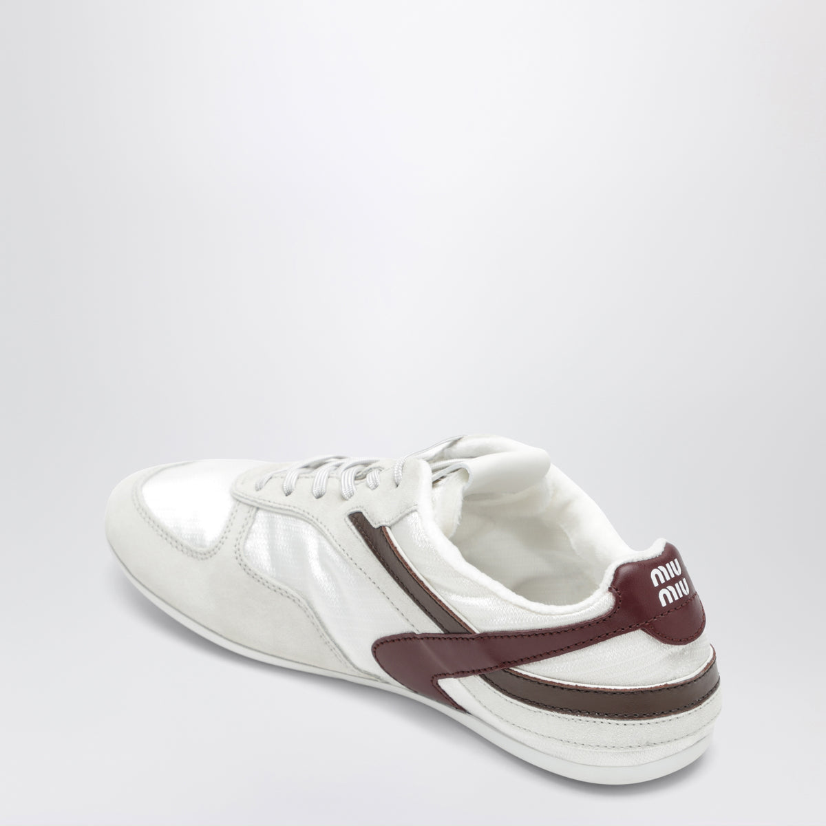 Gymnasium sneakers in white and amaranth in technical fabric and suede