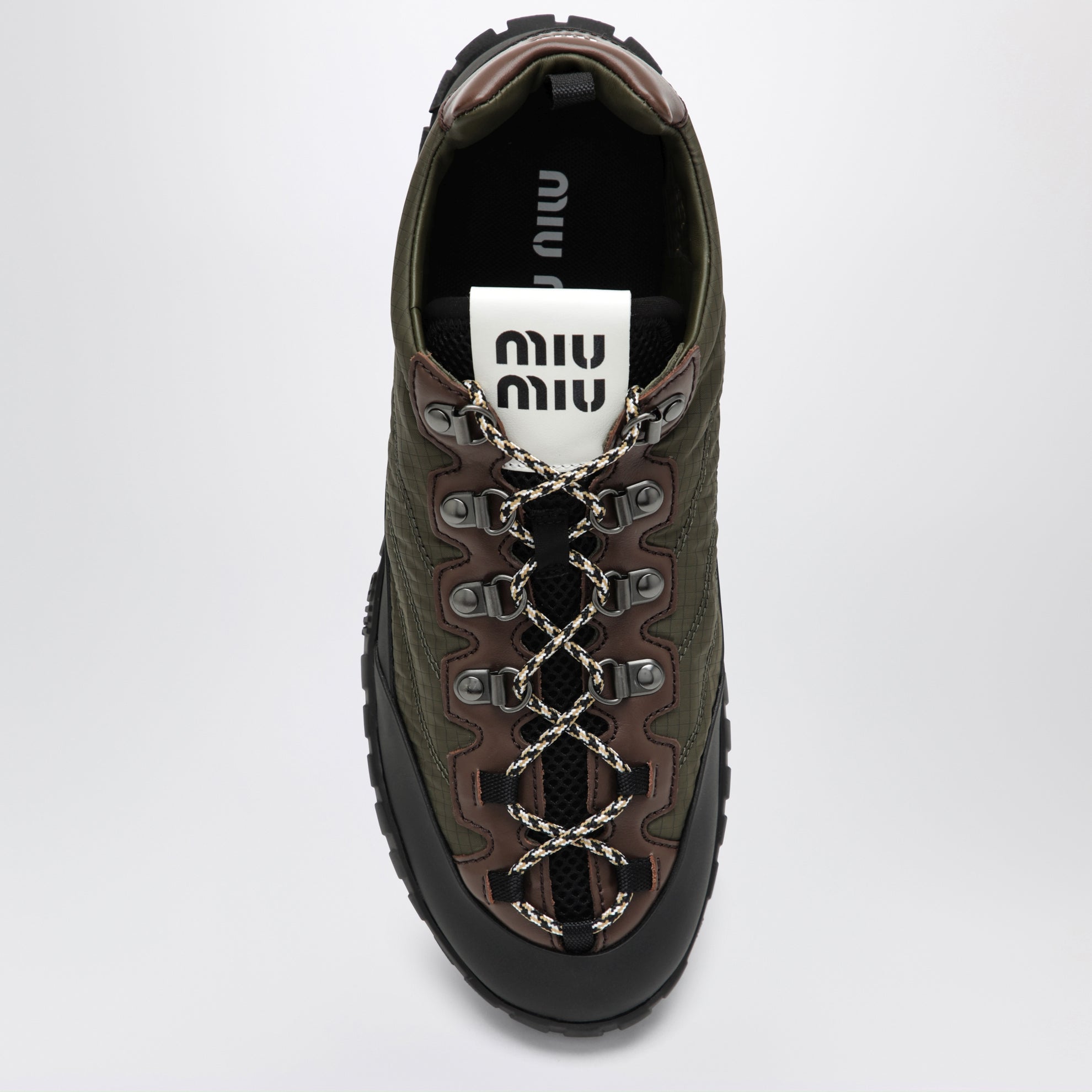 Sneakers aus technischem Ripstop-Gewebe in Militärgrün