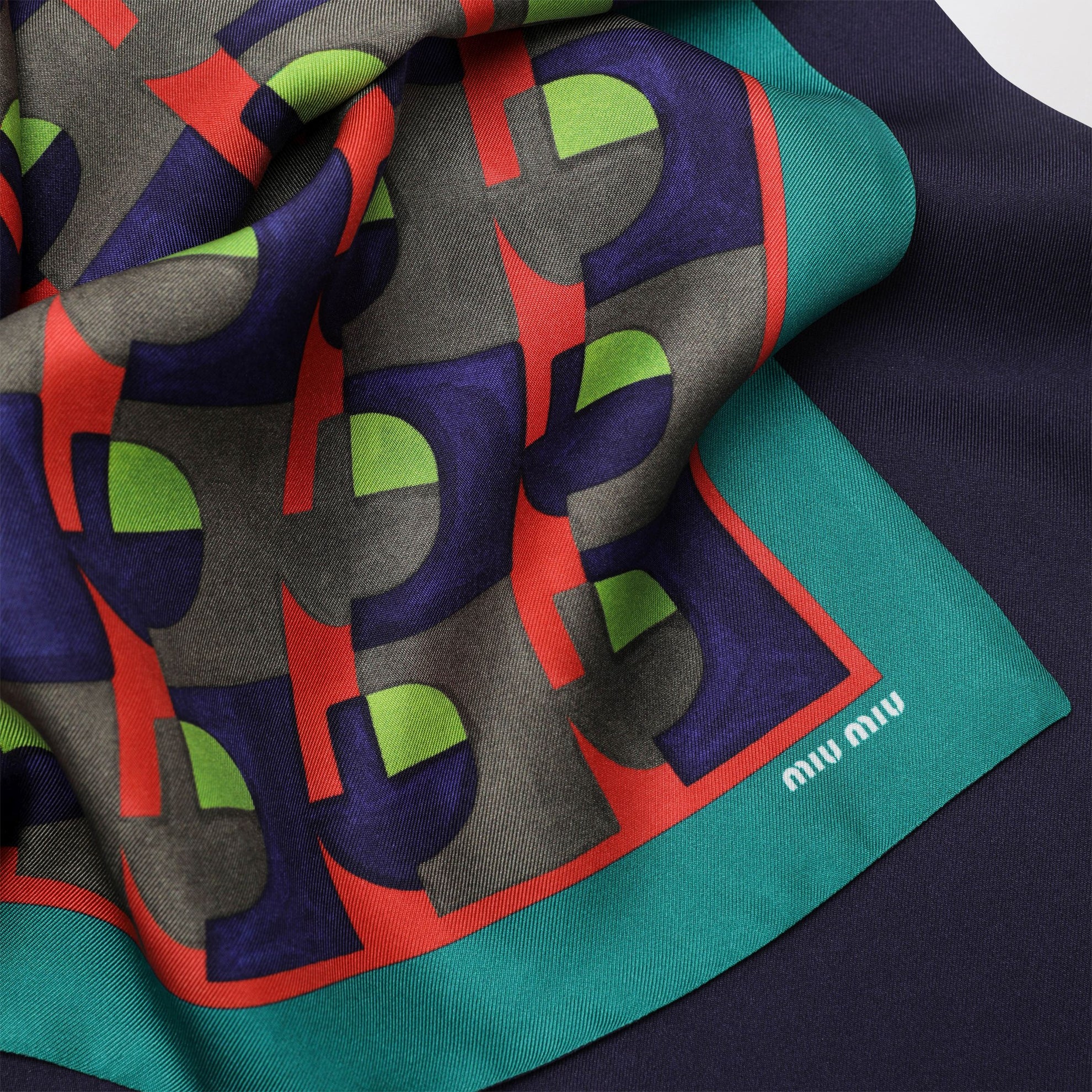 Foulard stampato in twill di seta assenzio/begonia