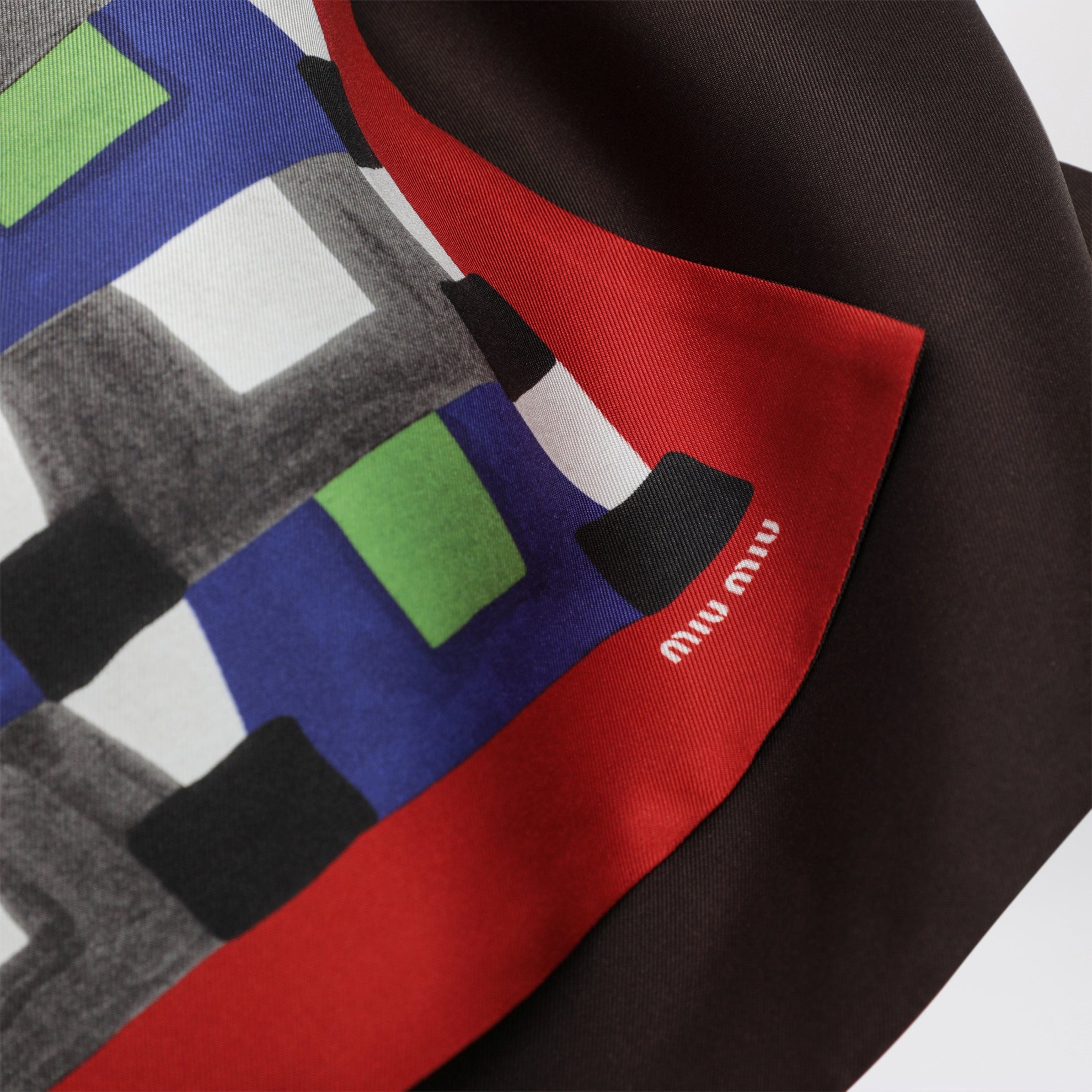 Silk twill scarf with a geometric print