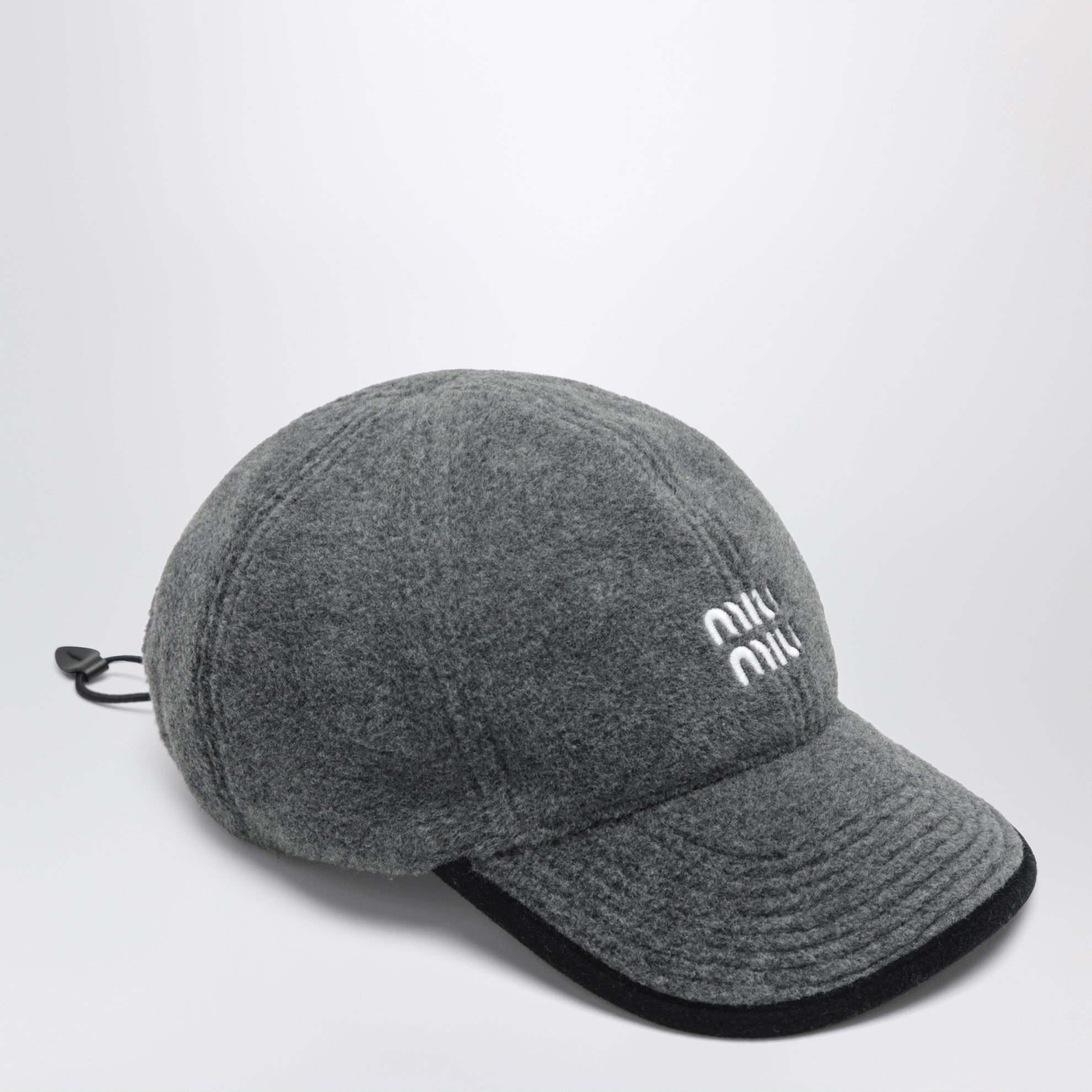 Cappello da baseball grigio in pile