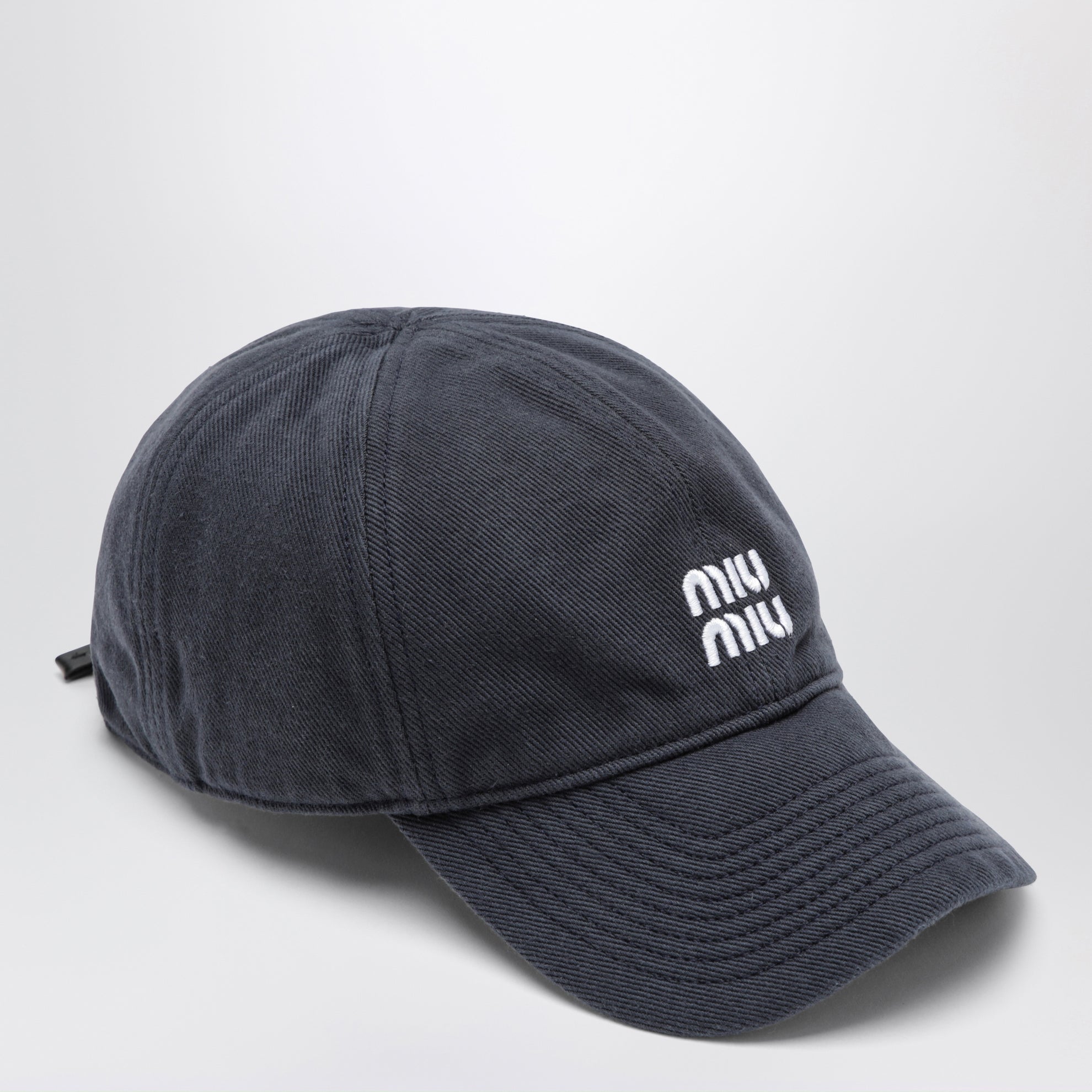 Casquette de baseball en denim lavé bleu et rouge