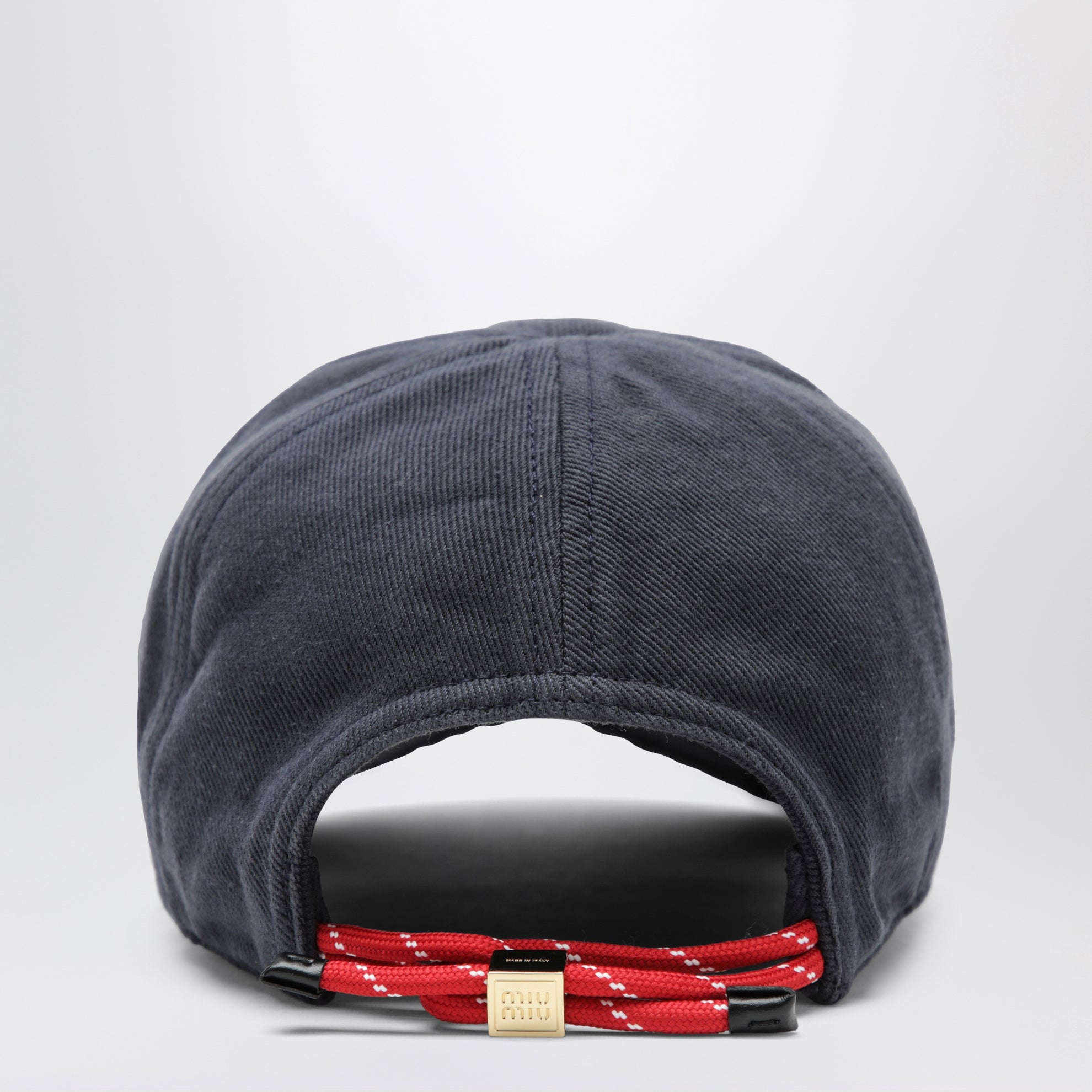 Casquette de baseball en denim lavé bleu et rouge