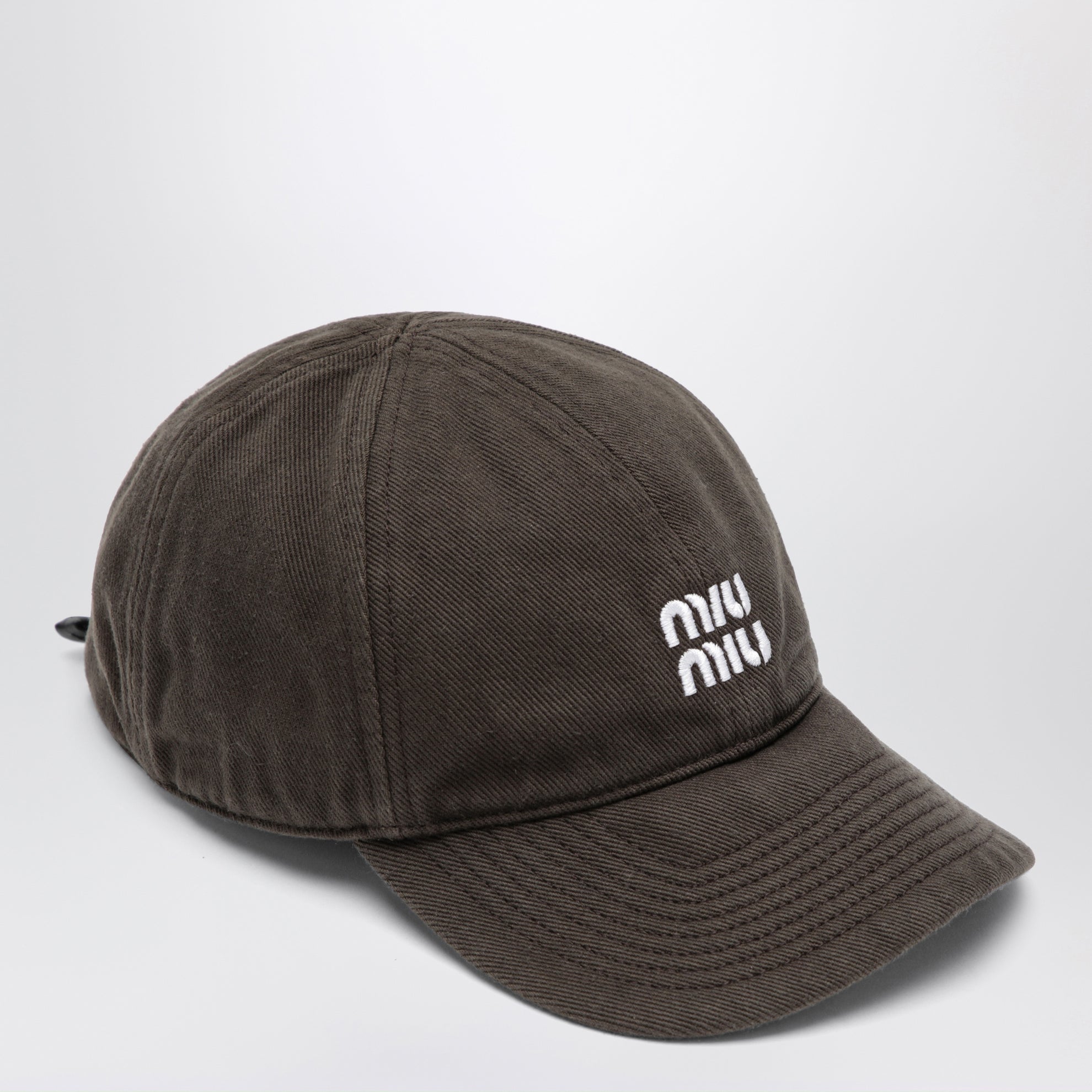 Washed denim baseball cap in dark brown and blue