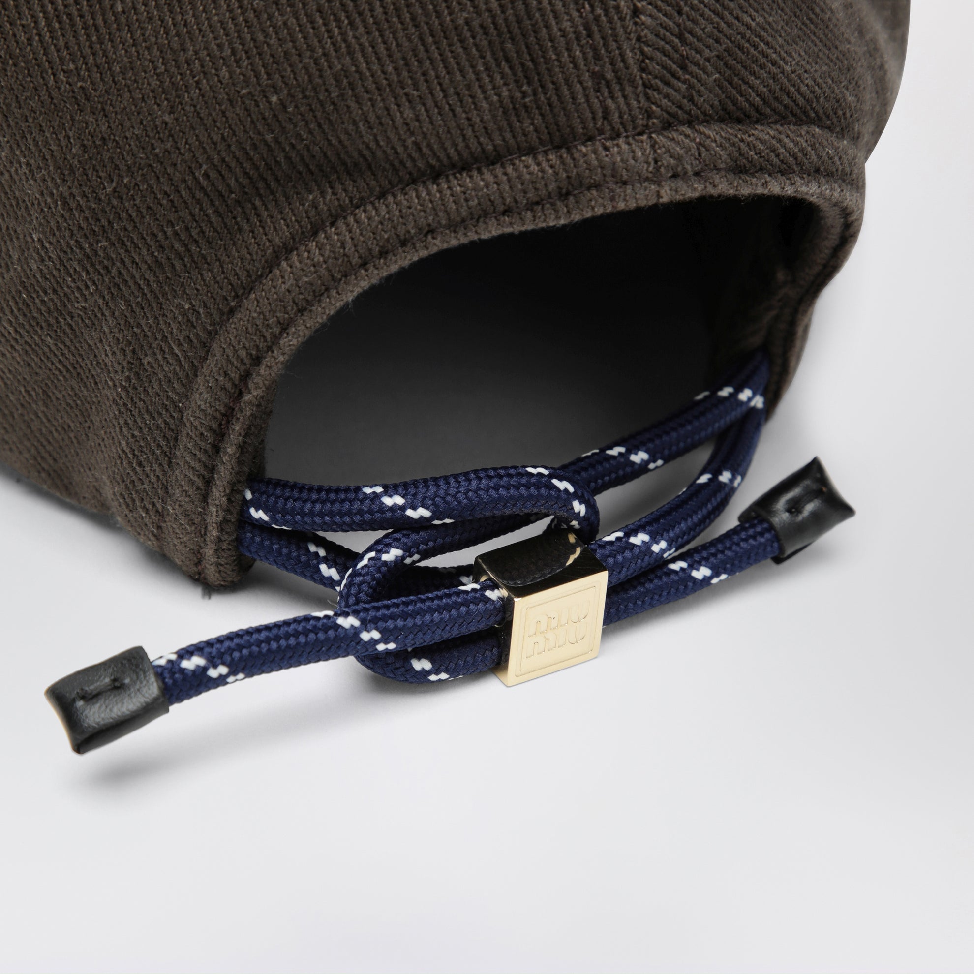 Washed denim baseball cap in dark brown and blue