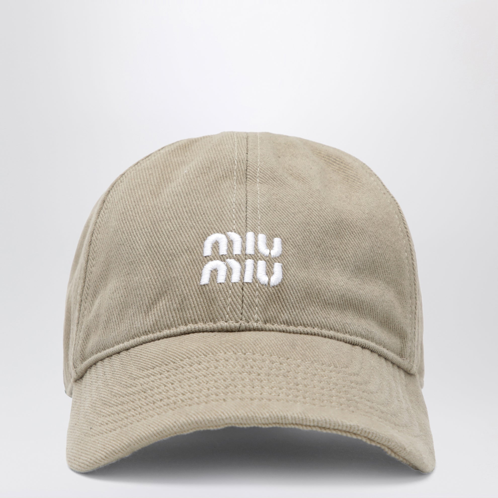 Washed denim baseball cap in beige and burgundy