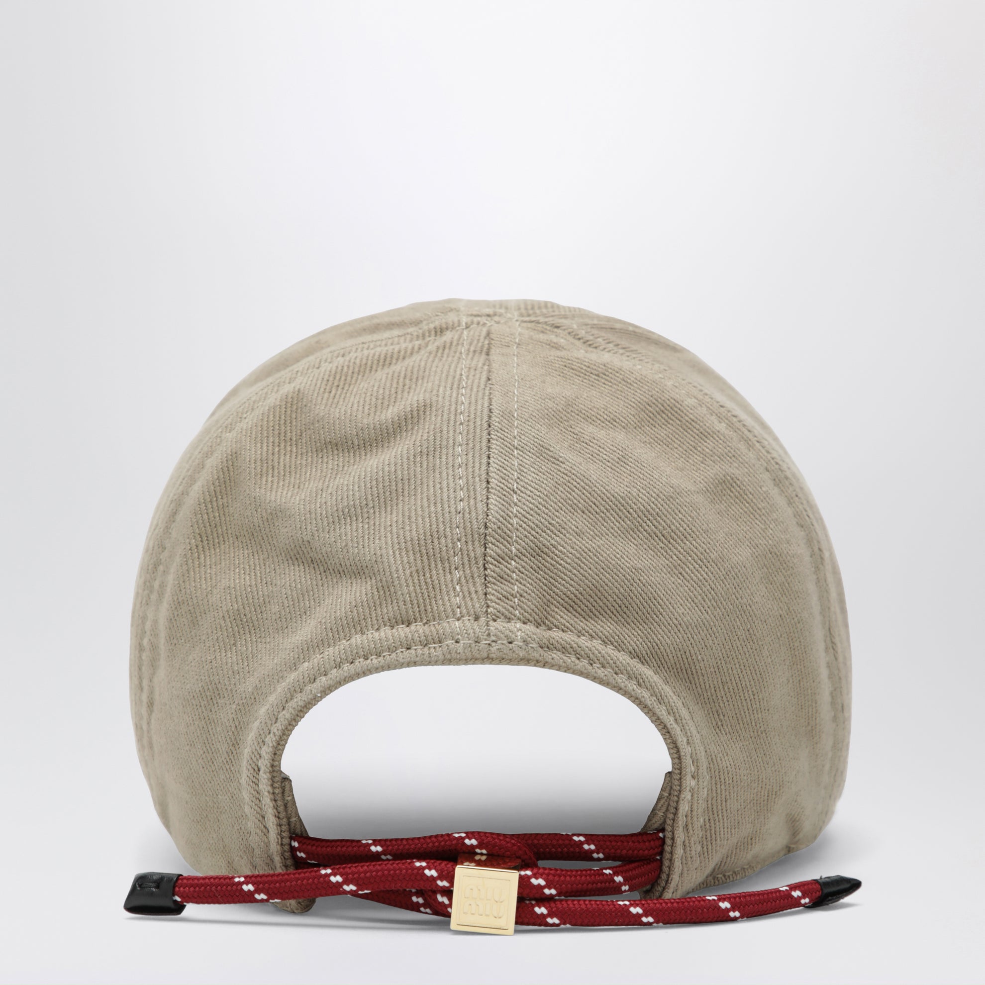Washed denim baseball cap in beige and burgundy