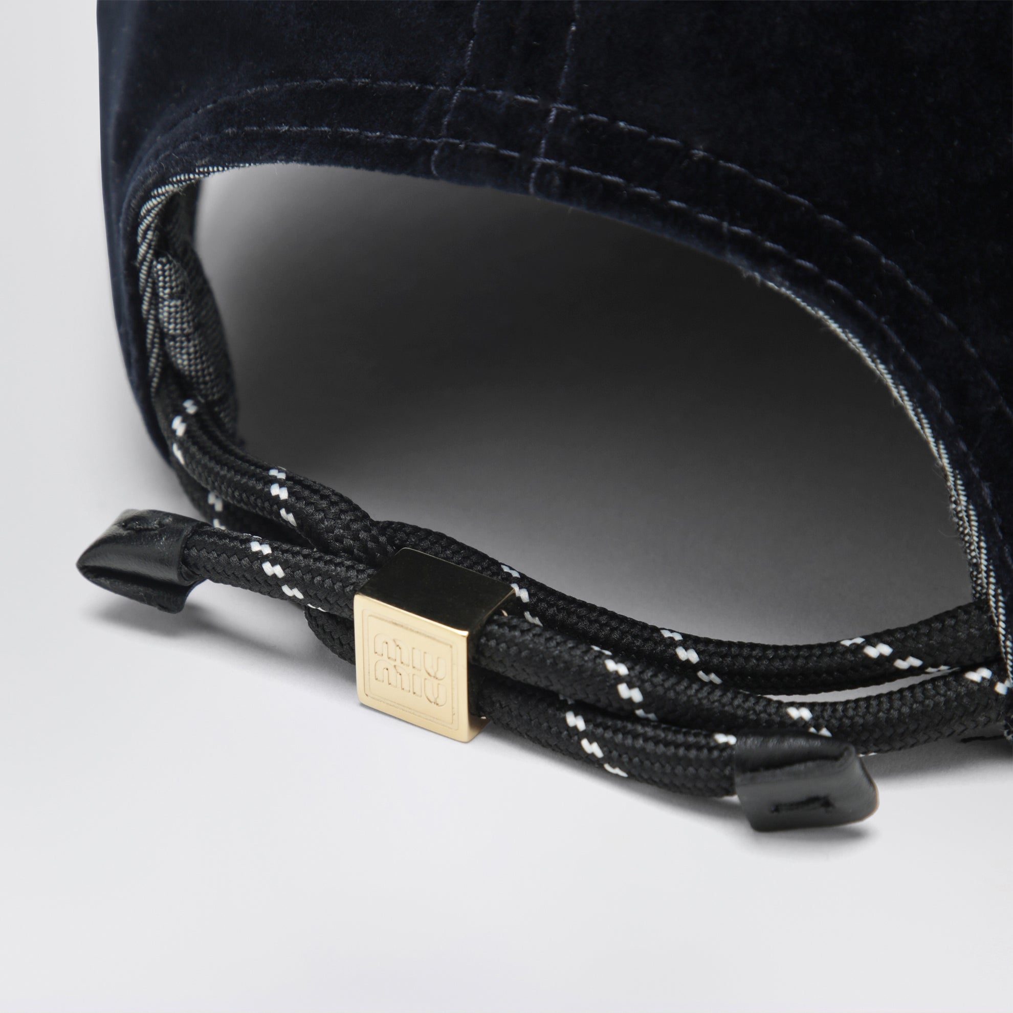 casquette de baseball en velours bleu et noir