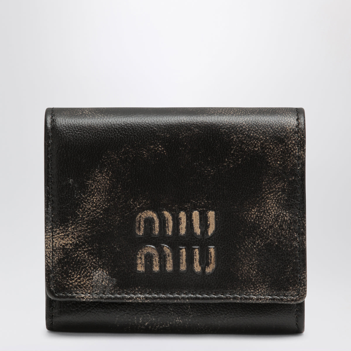 Coffee-coloured three-compartment wallet with a vintage look