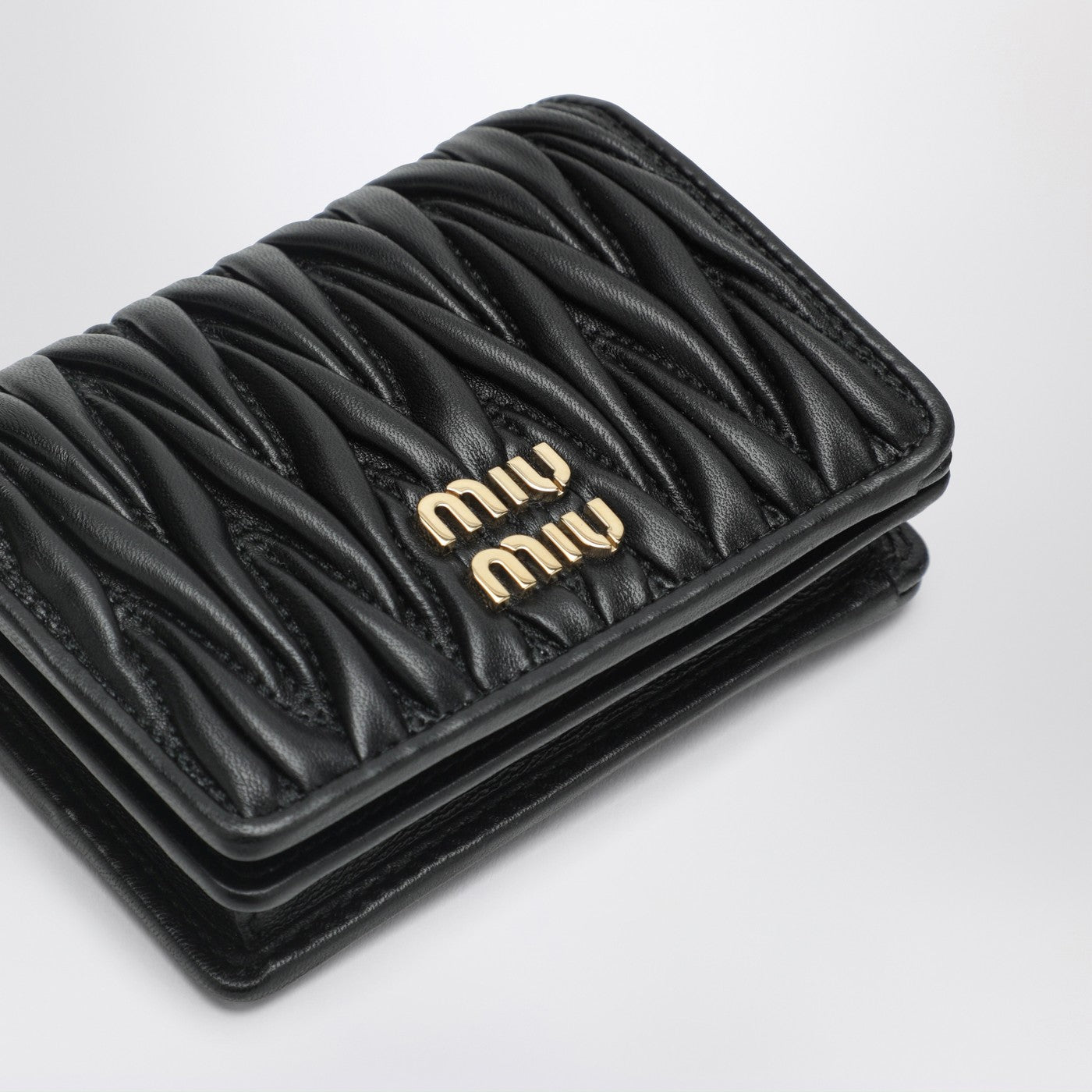 Compact wallet in black quilted nappa