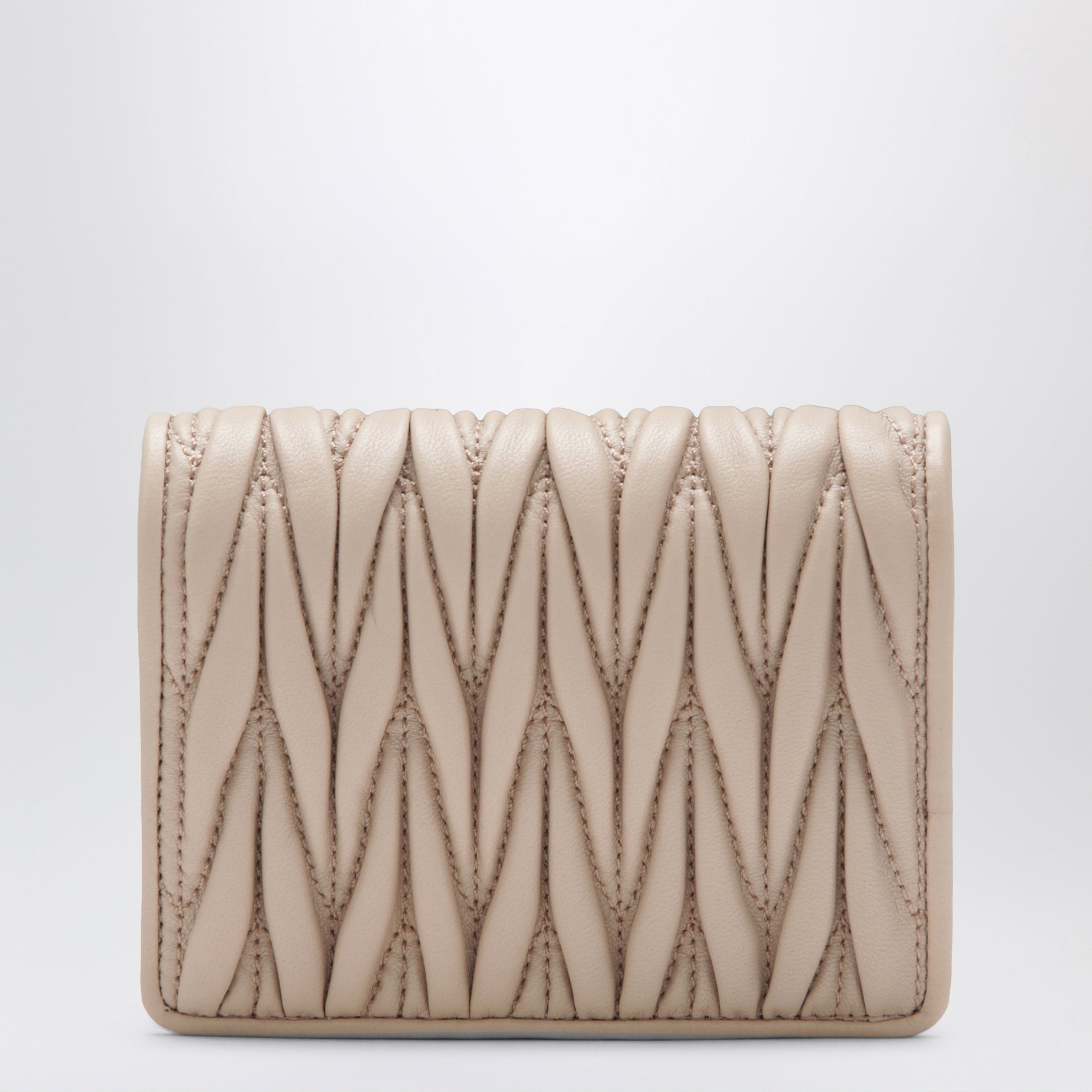 Portefeuille en cuir nappa matelassé couleur rose poudré