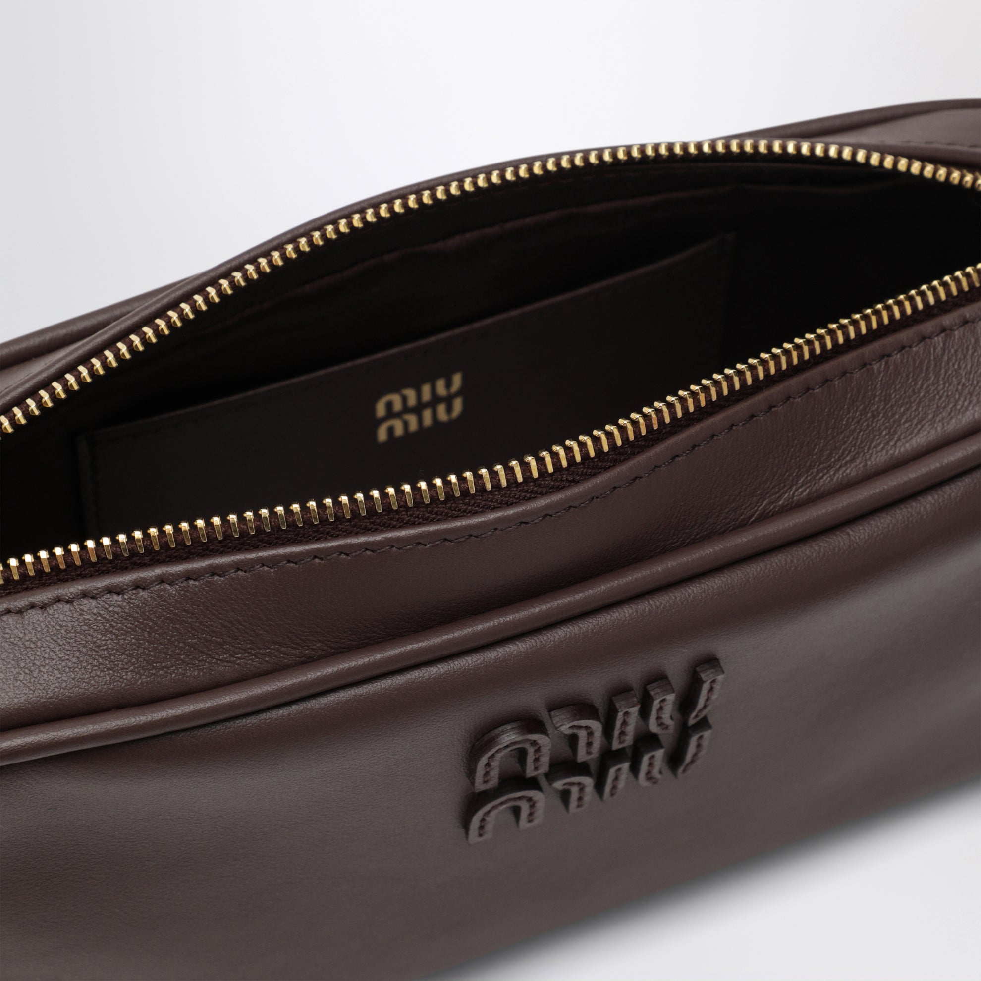 Pouch marrone in pelle 