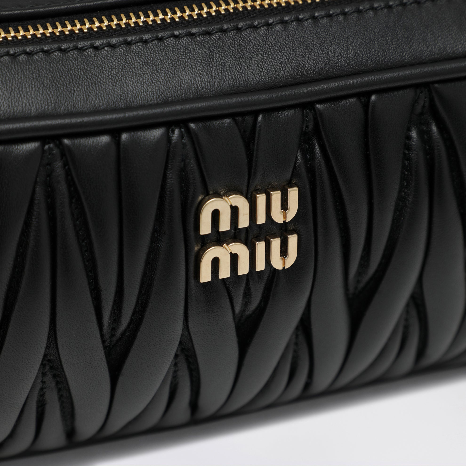 Pochette en cuir nappa matelassé noir