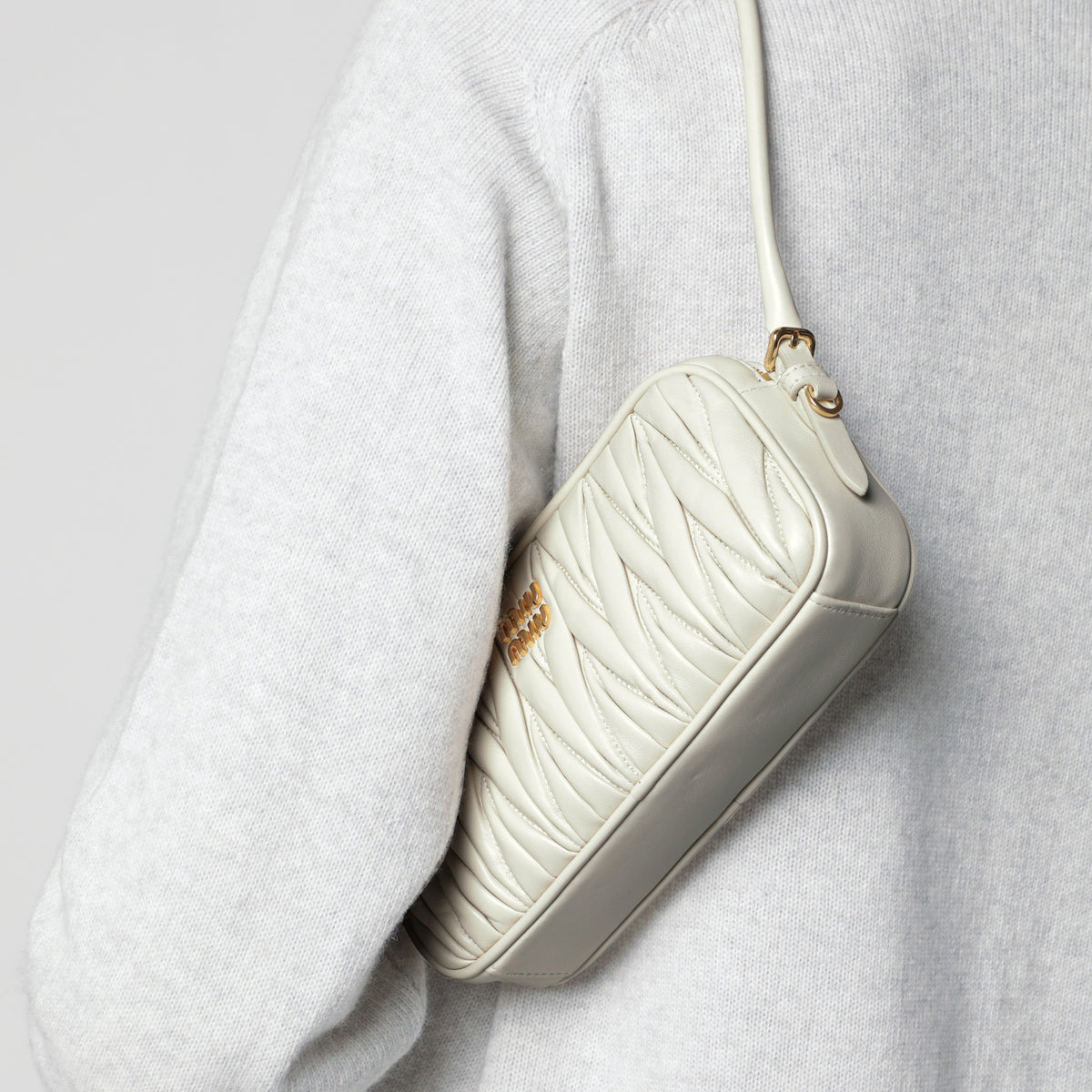 Pochette blanche en cuir nappa matelassé