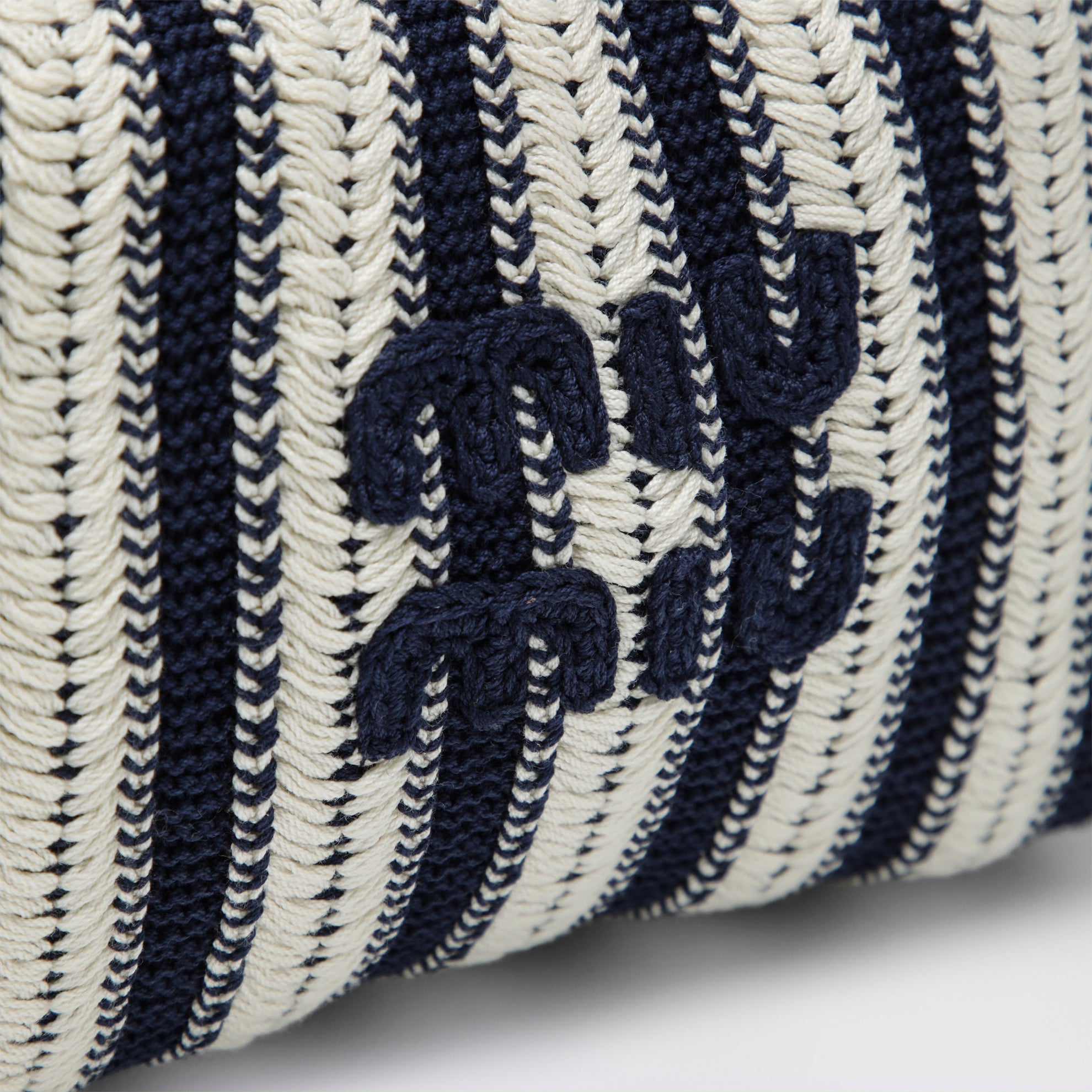 Pouch aus Häkel-Baumwolle und Leder in Blau/Ecru