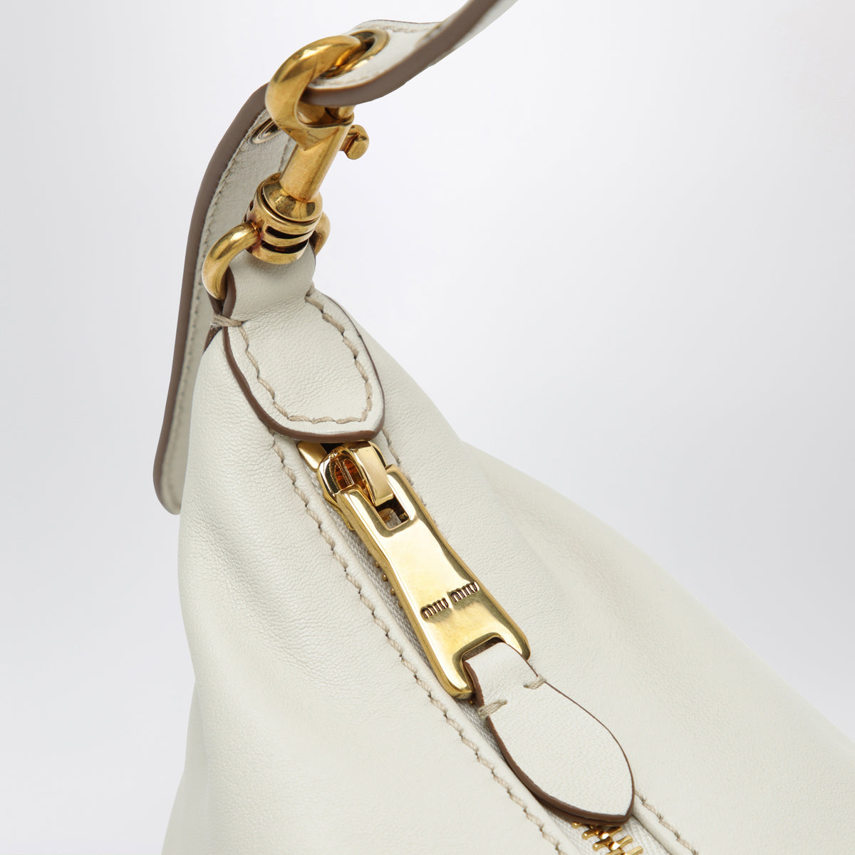 Pouch Spirit color Talco in nappa