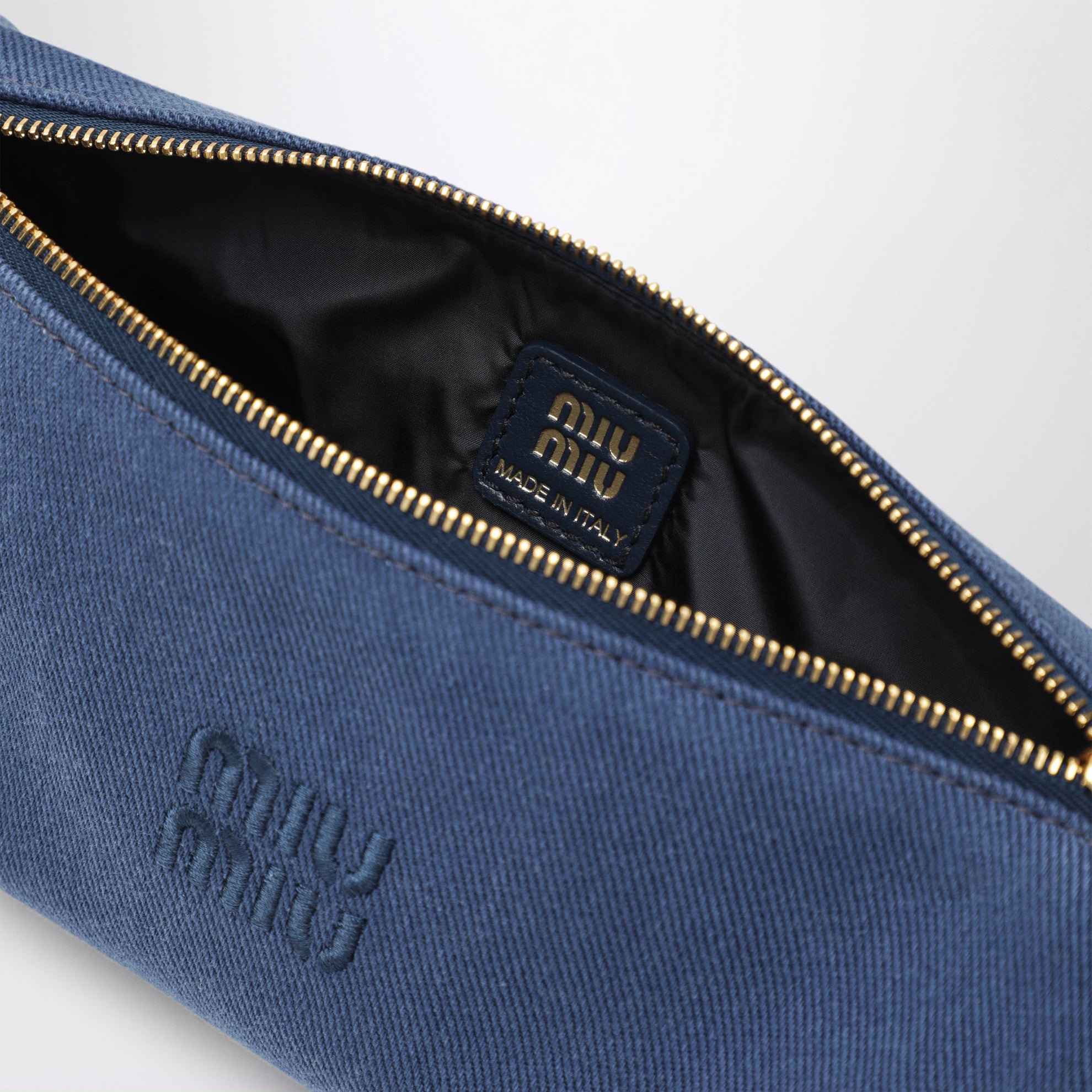 Cotton gabardine pouch in indigo and amaranth
