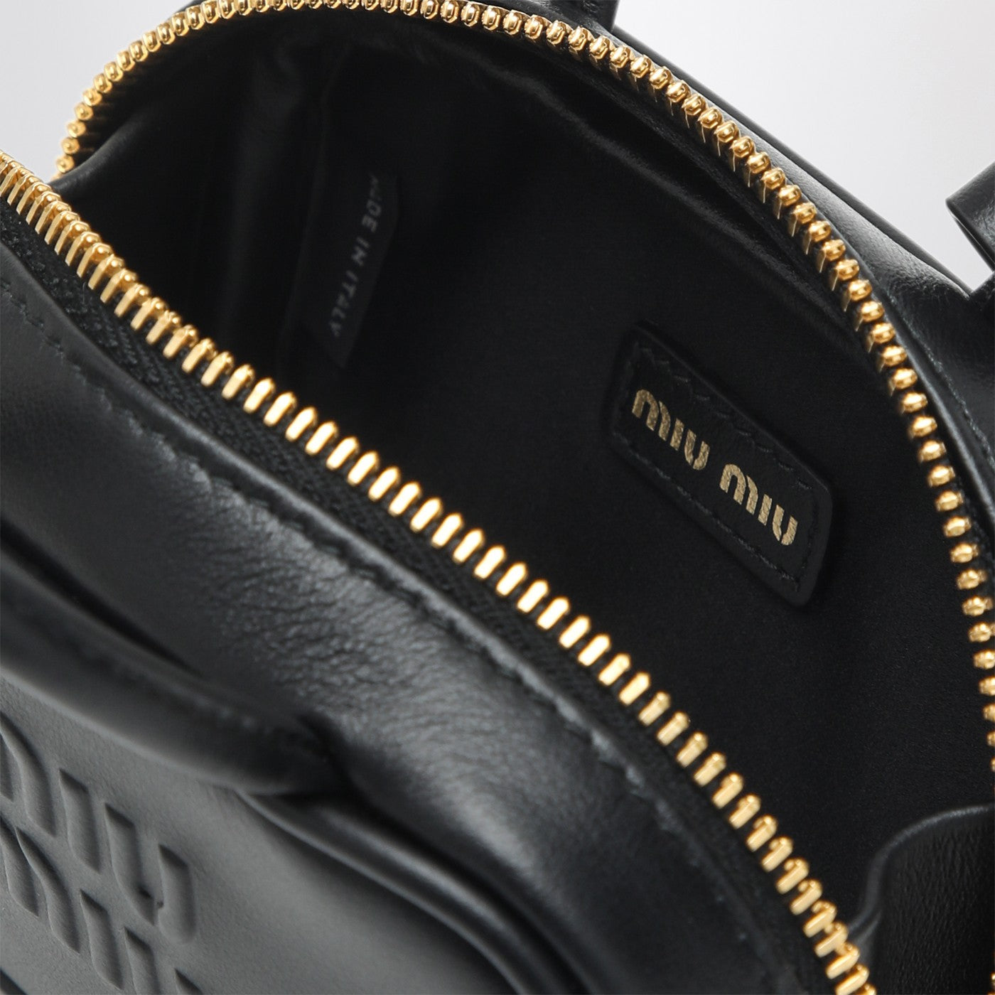 Trick black in leather