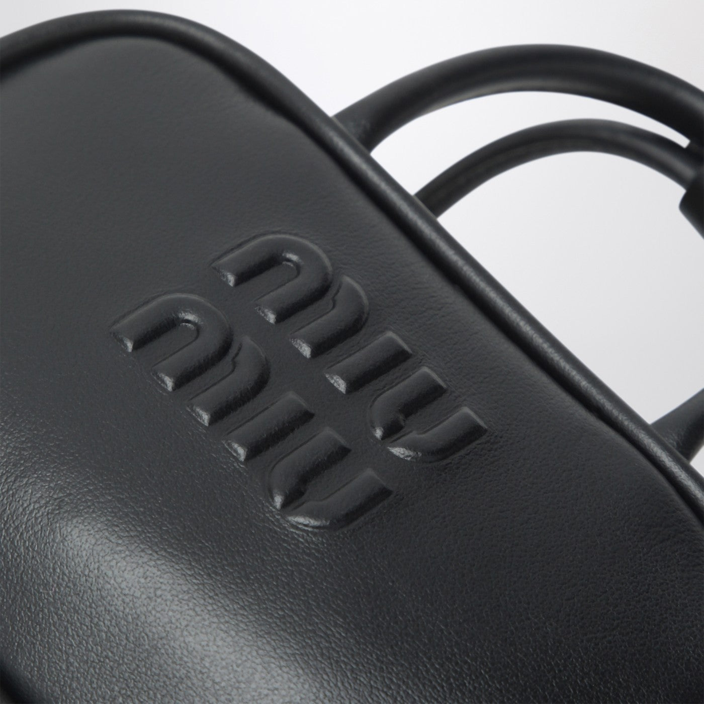 Trick black in leather