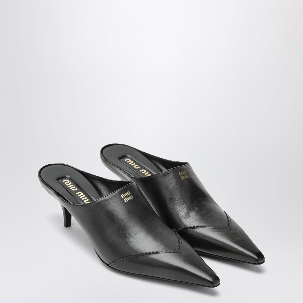 Schwarze Mules aus Leder mit Absatz